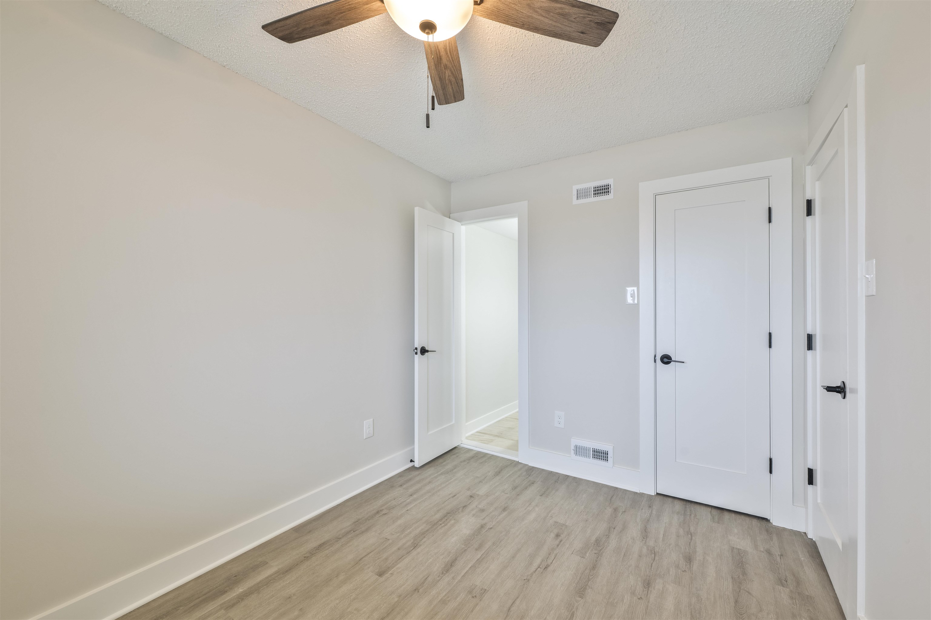 261320 | Photo 25