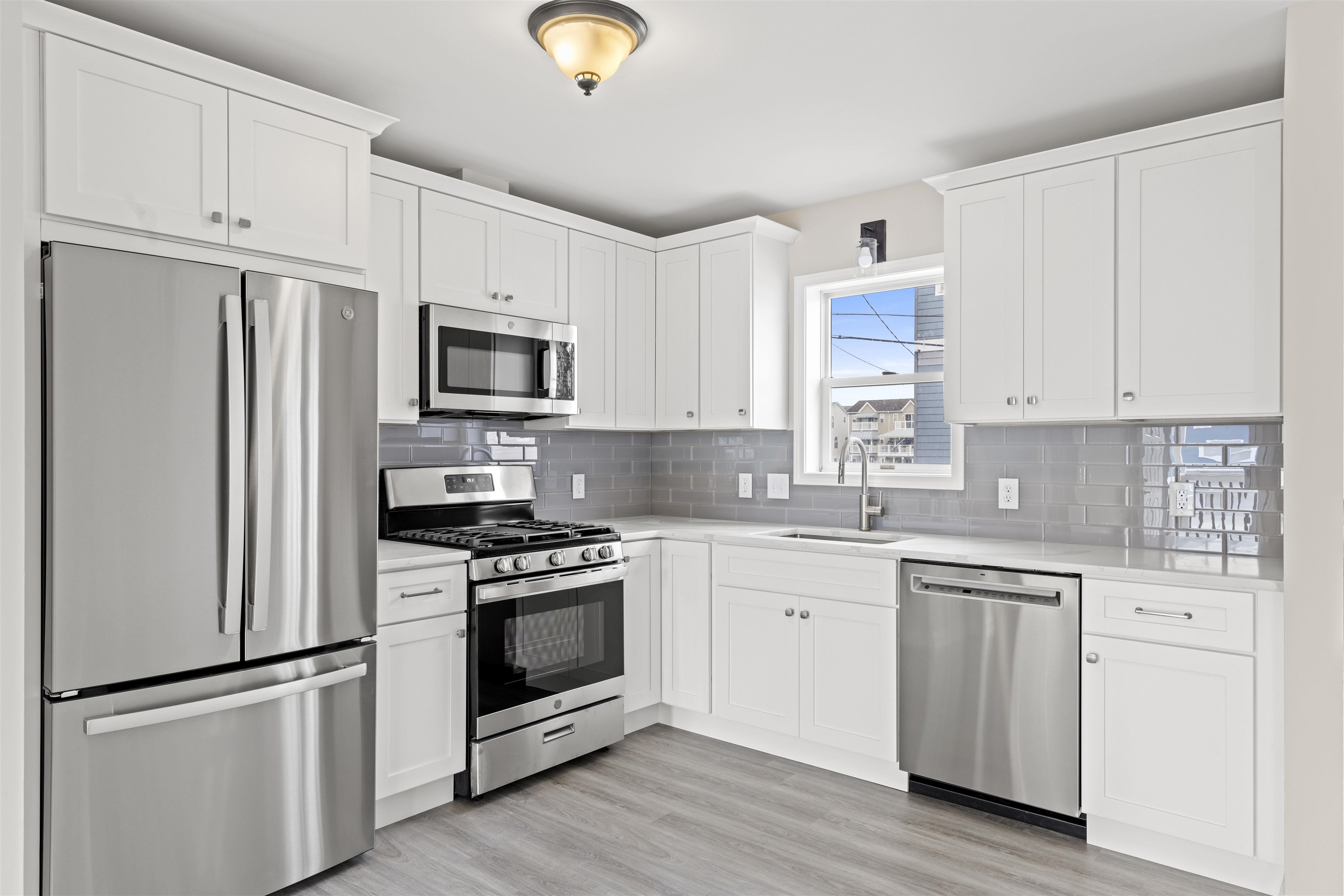 513 W Burk Avenue