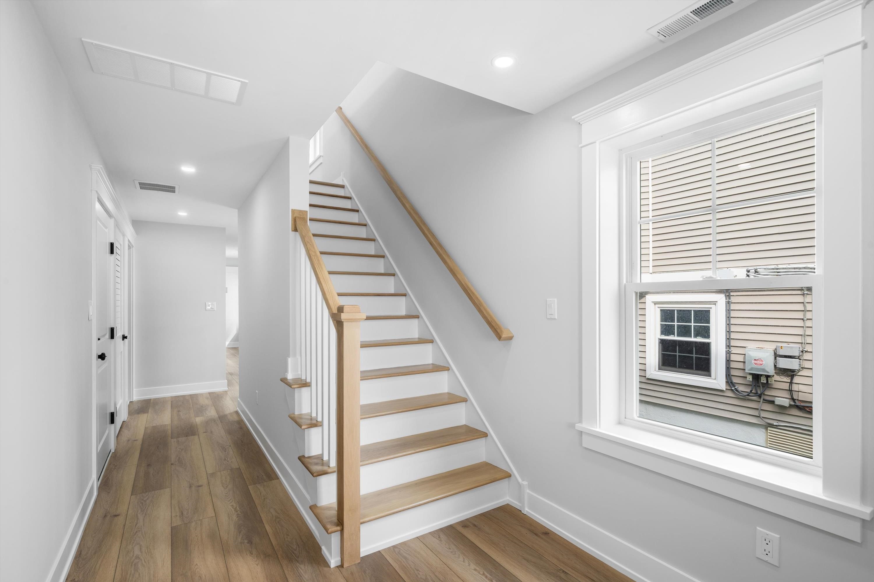 410 E 15th Avenue - Picture 2