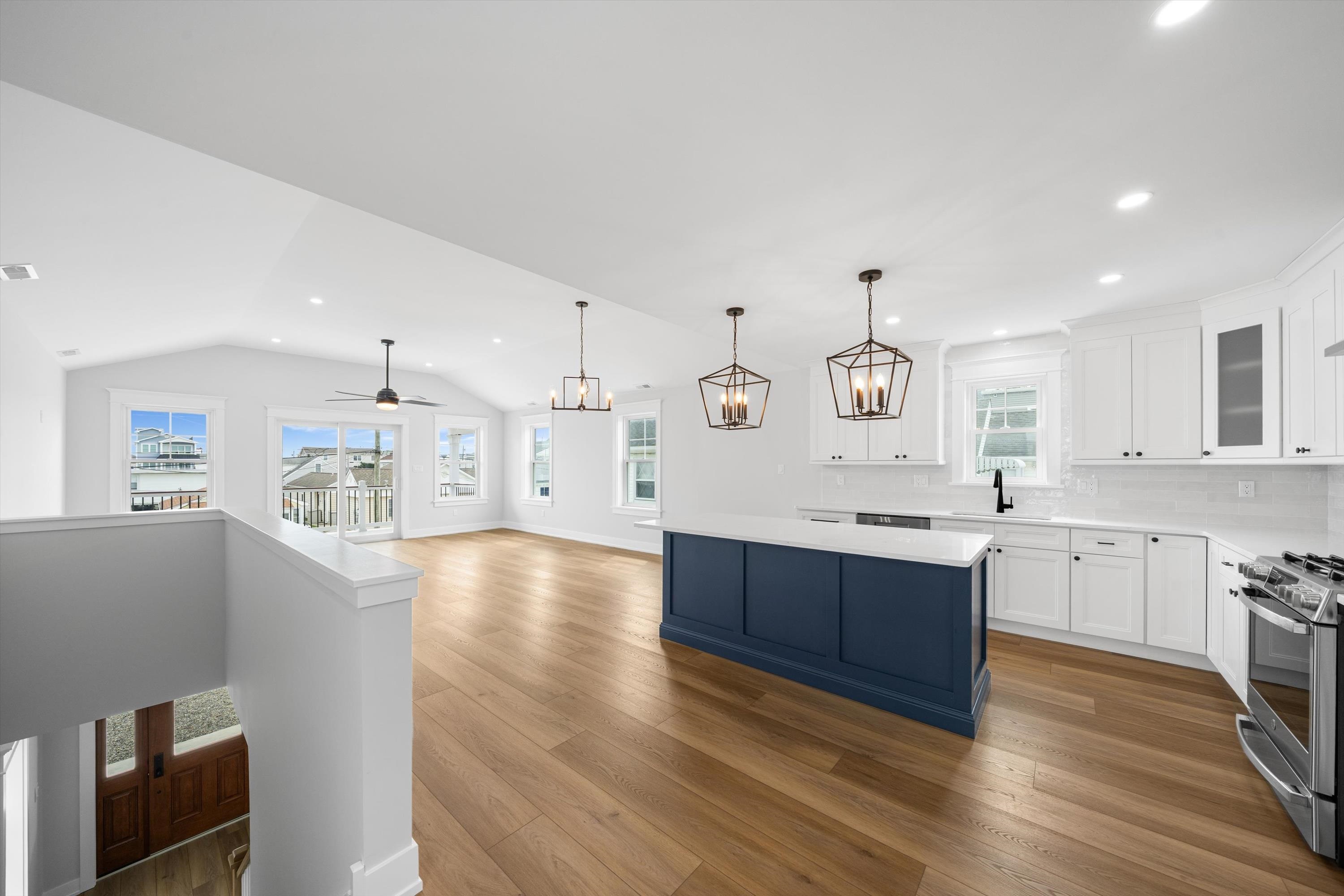 410 E 15th Avenue - Picture 3