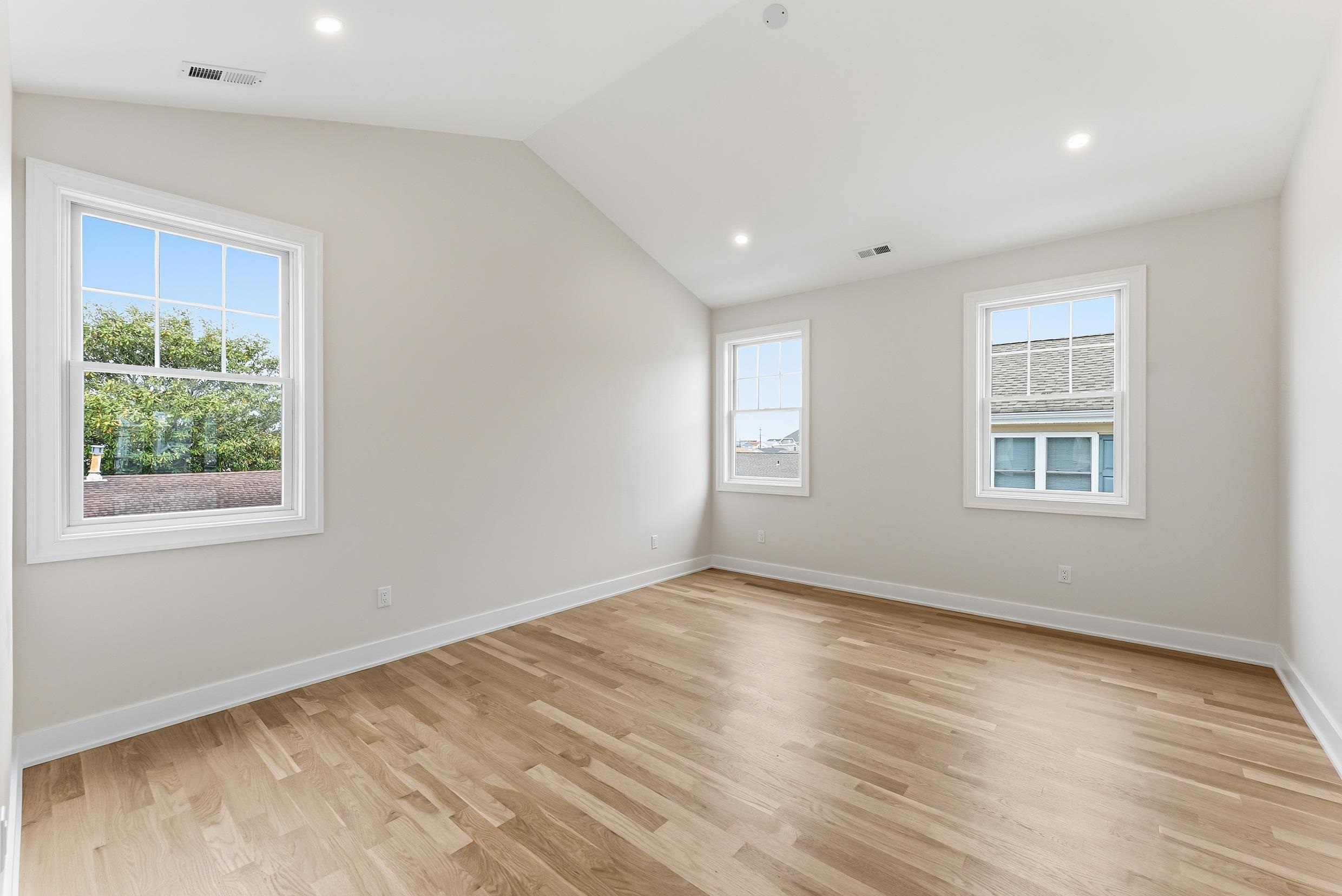 120 E Syracuse Avenue