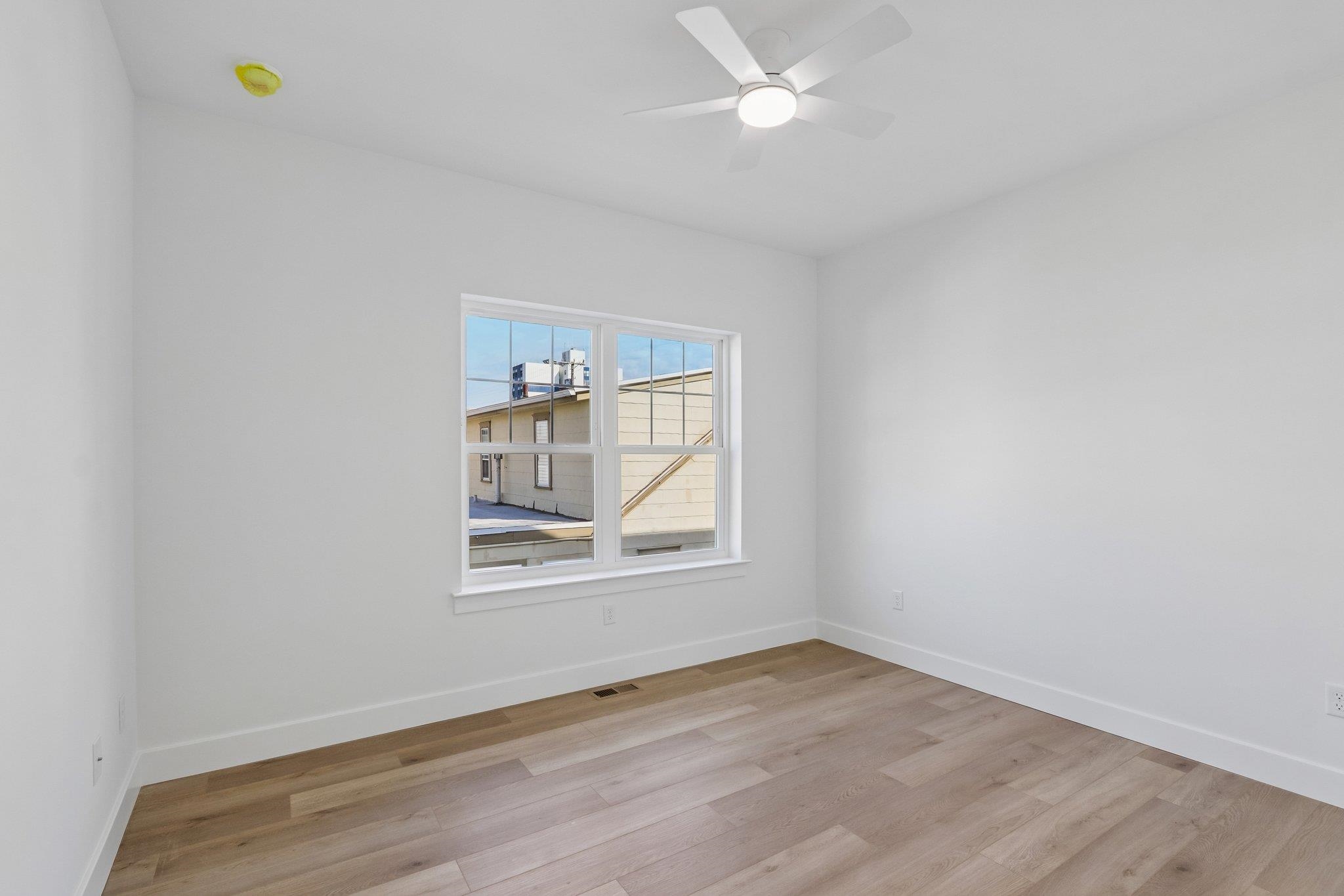261501 | Photo 16