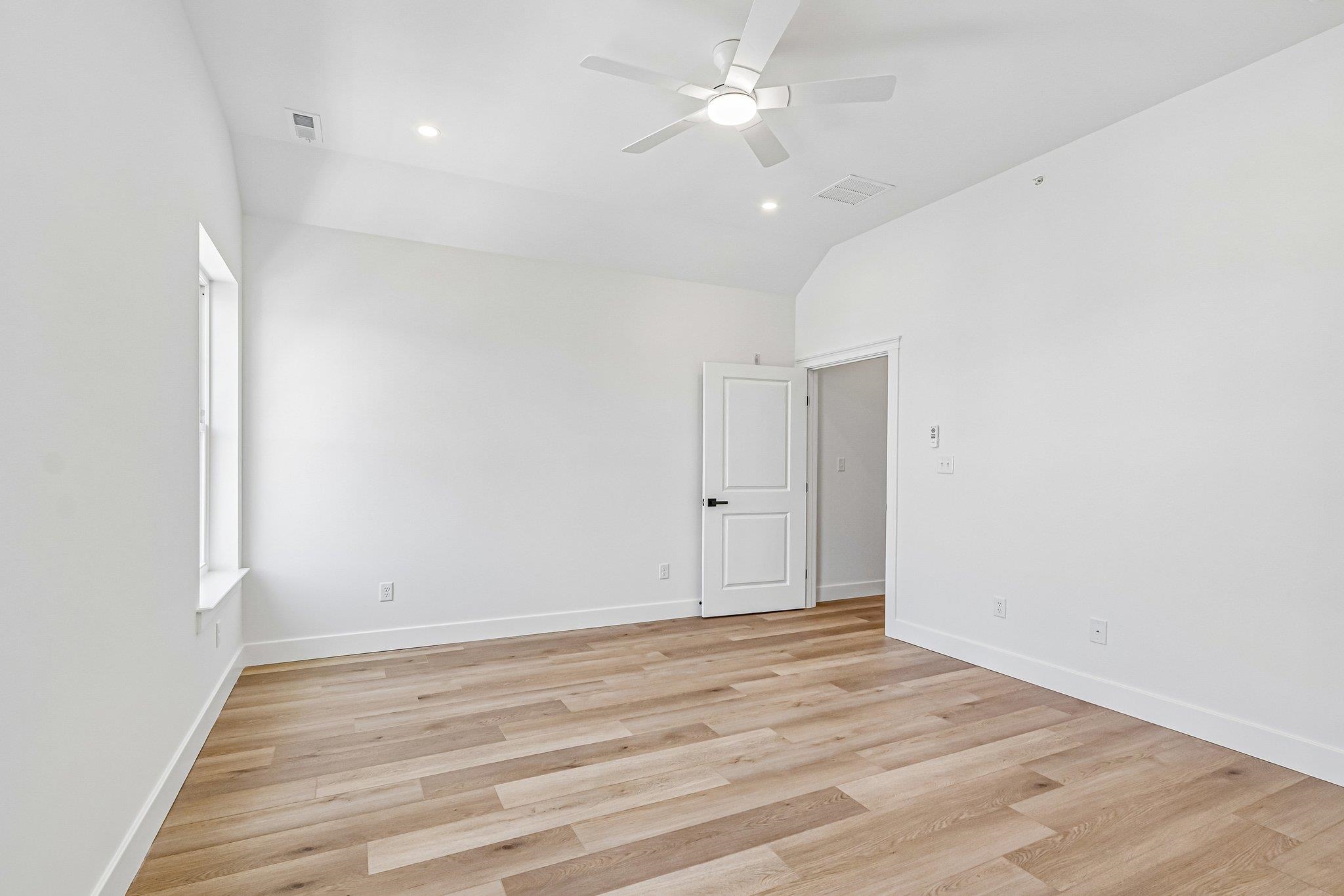 261507 | Photo 24
