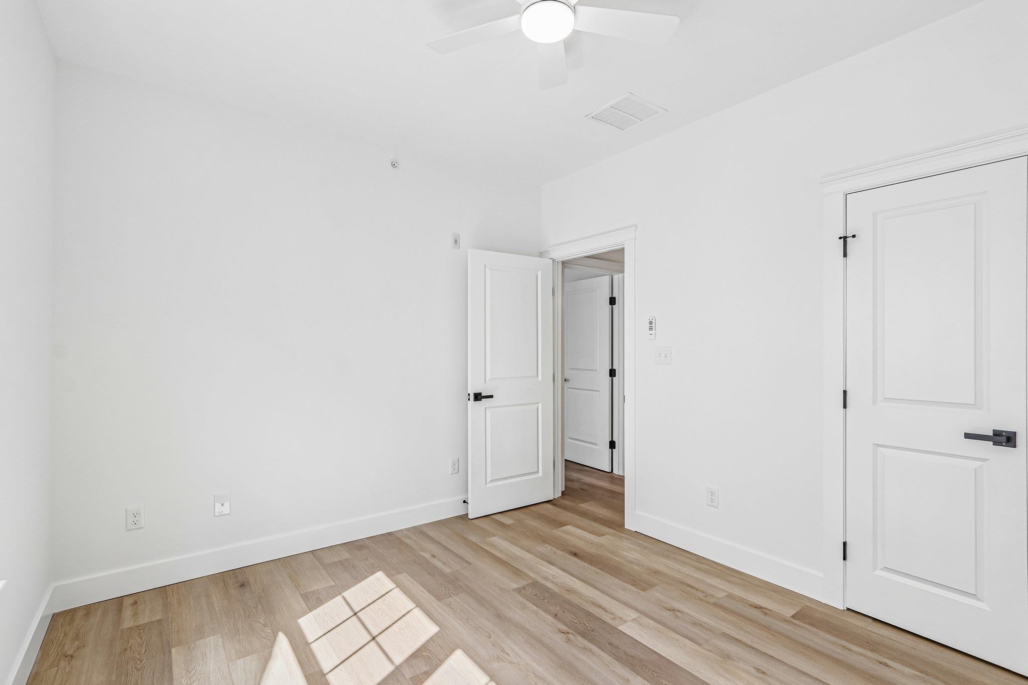 261508 | Photo 18