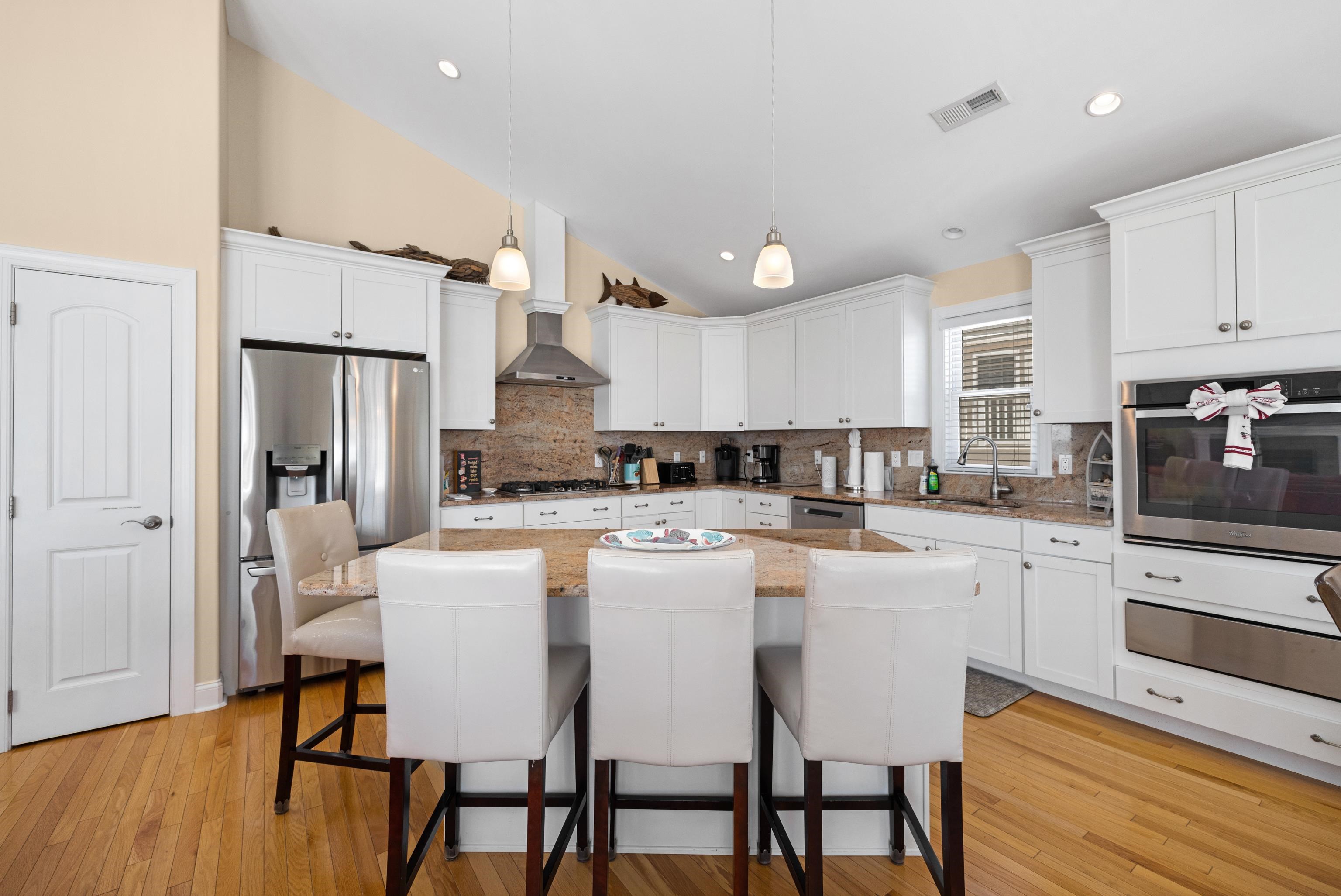 511 Village Road - Picture 10