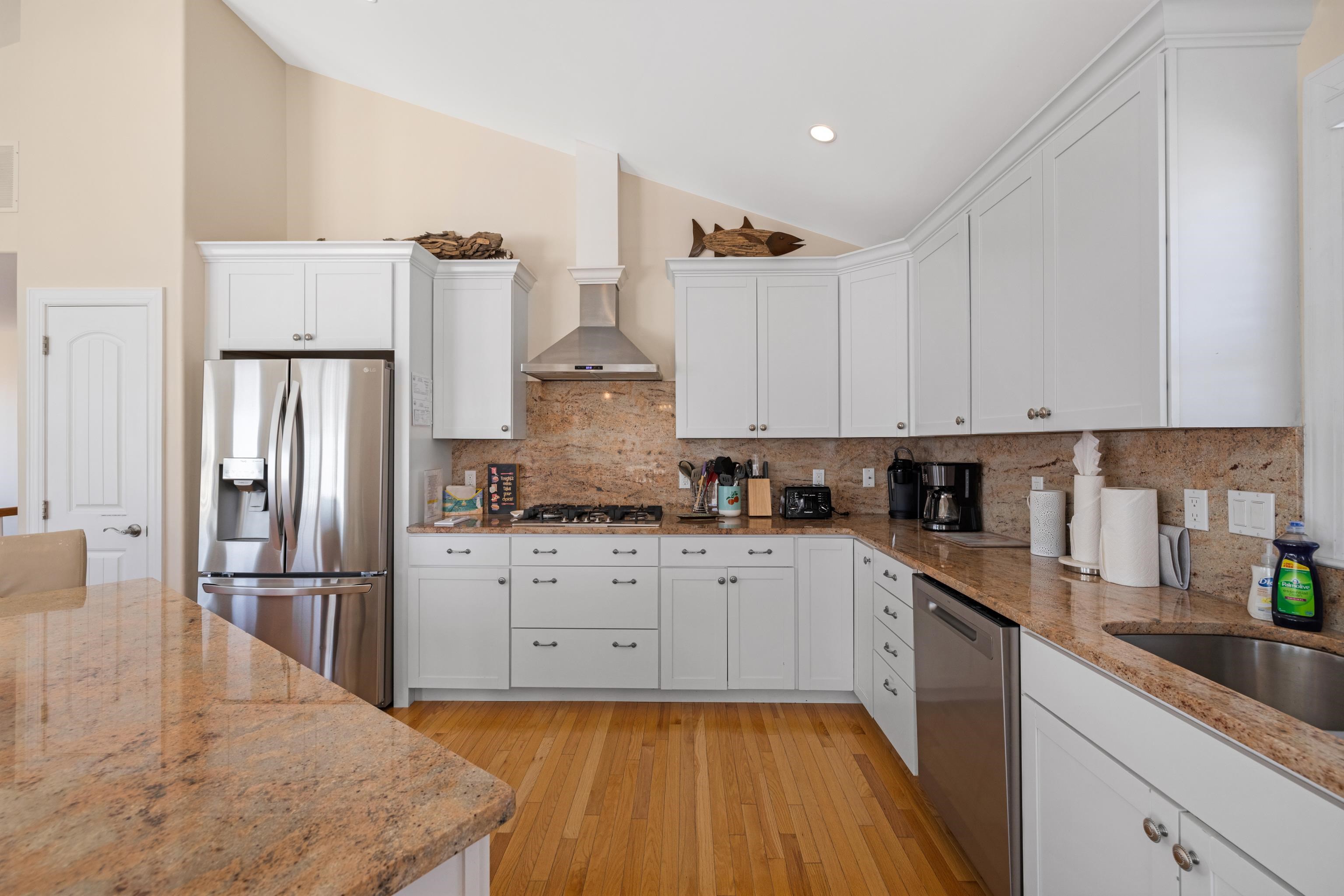 511 Village Road - Picture 14