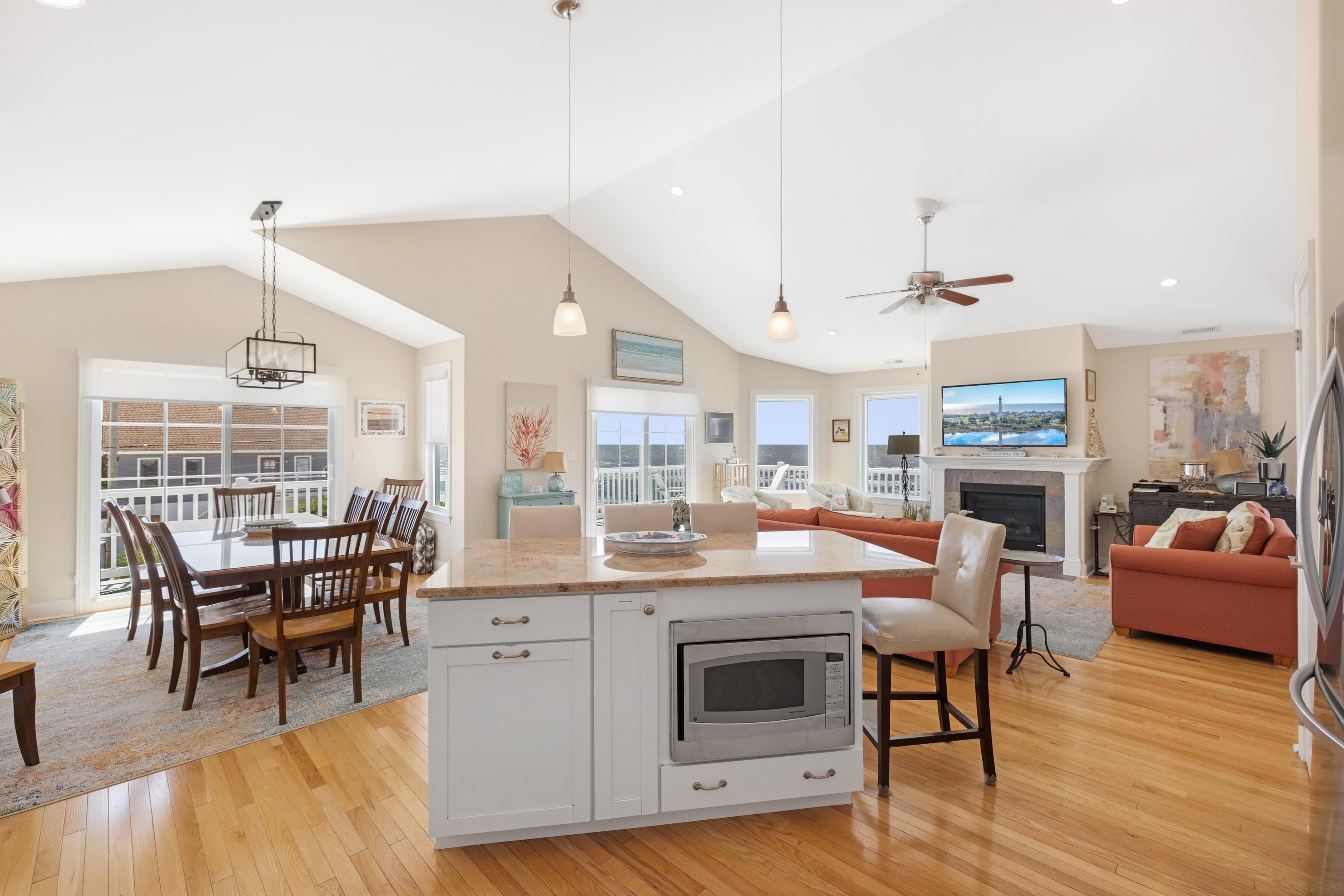 511 Village Road - Picture 15