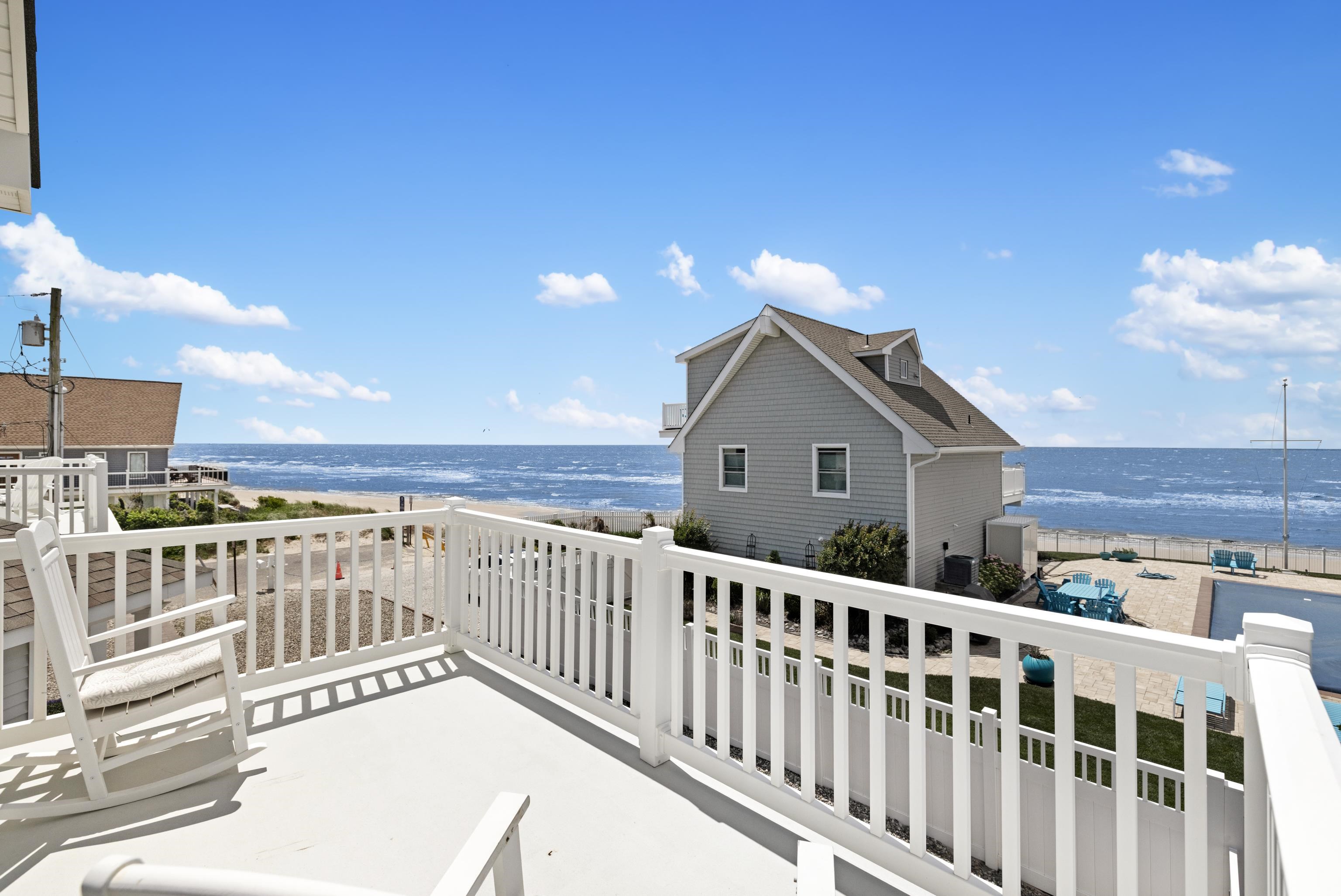 511 Village Road - Picture 22