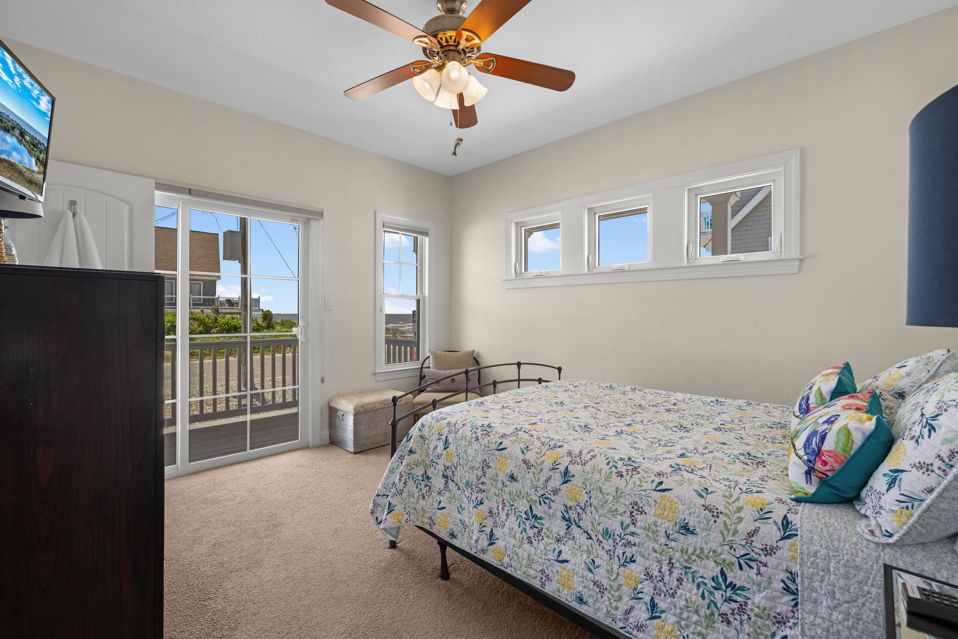 511 Village Road - Picture 27
