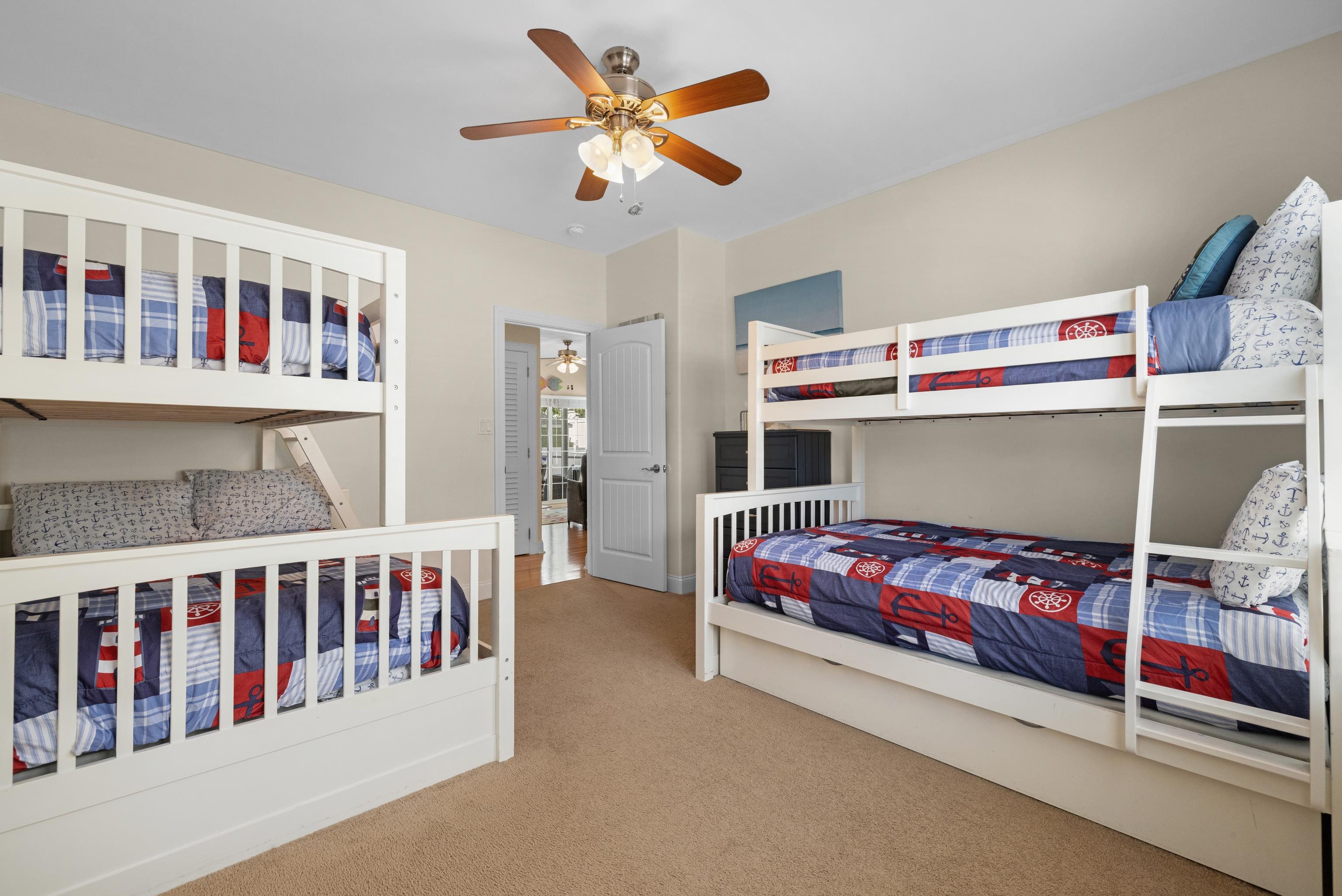511 Village Road - Picture 31