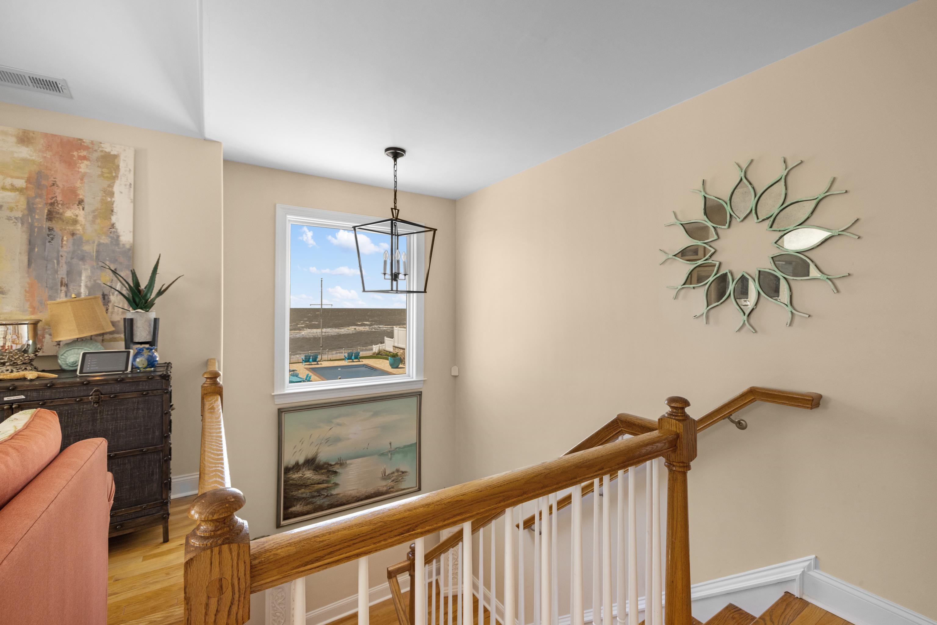 511 Village Road - Picture 6