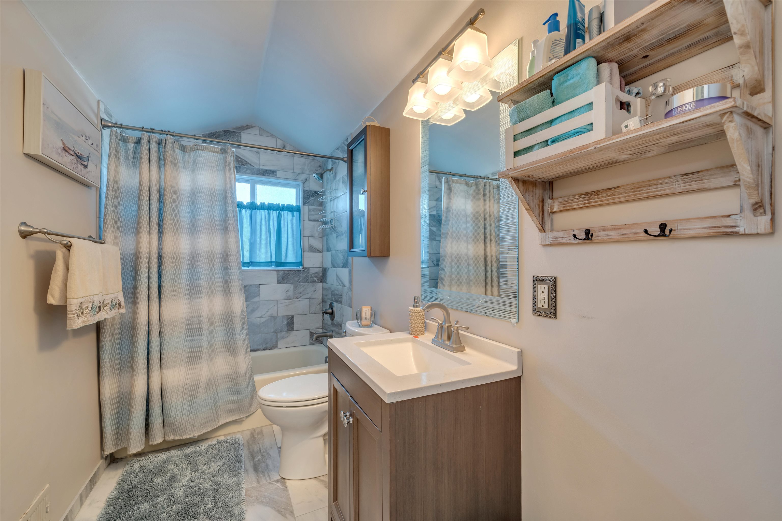 8006 Seaview Avenue - Picture 24