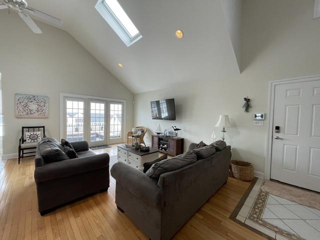 227 E Rochester Avenue - Picture 2