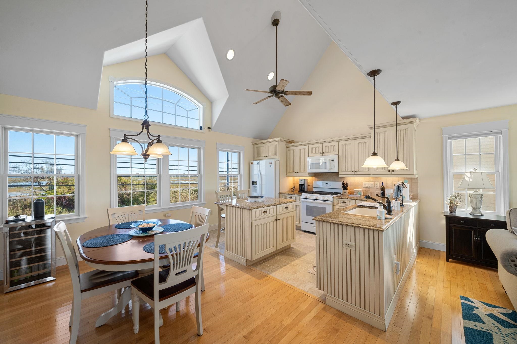 261698 | Photo 31