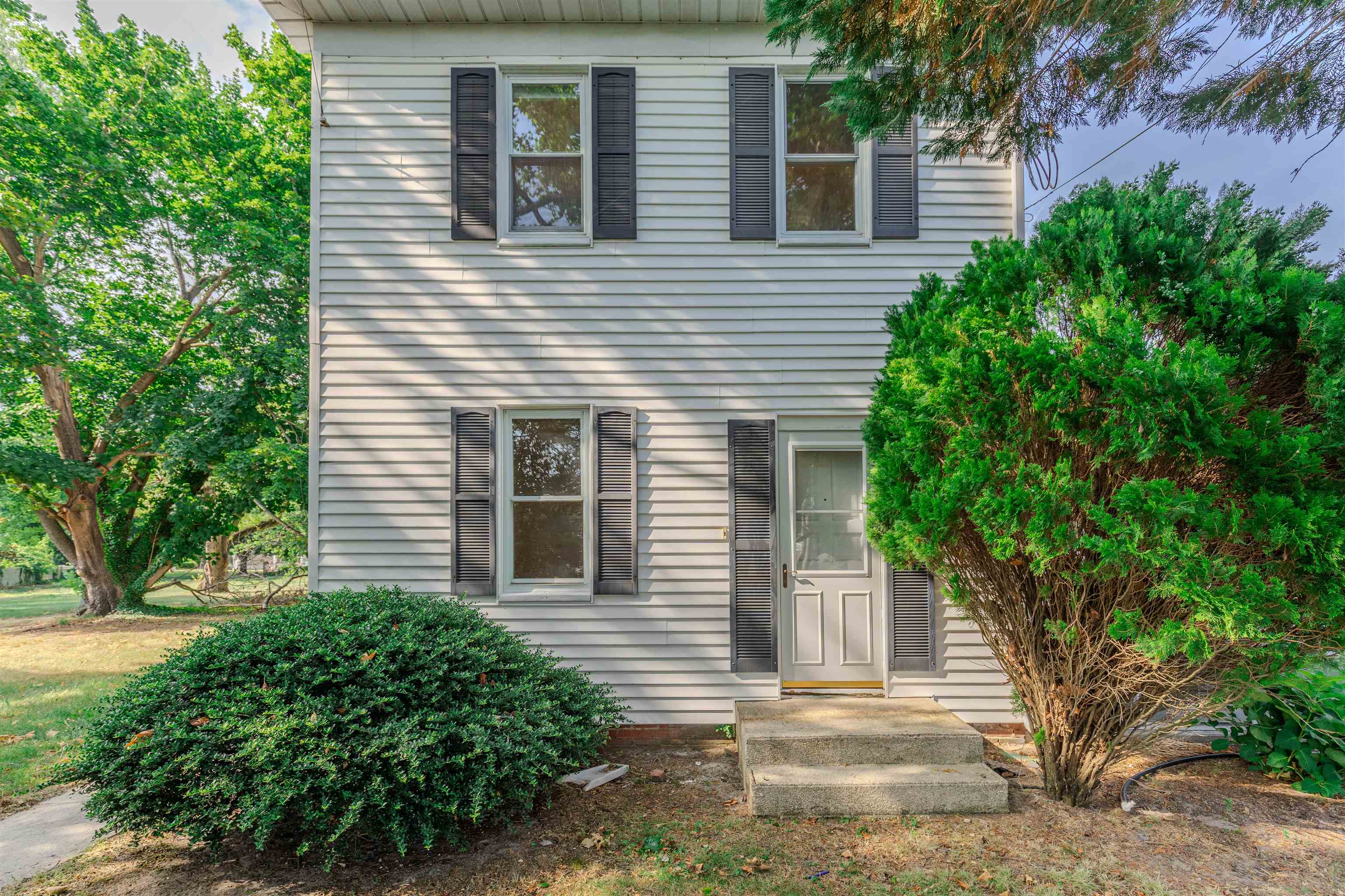 1474 Burleigh Road - Picture 1