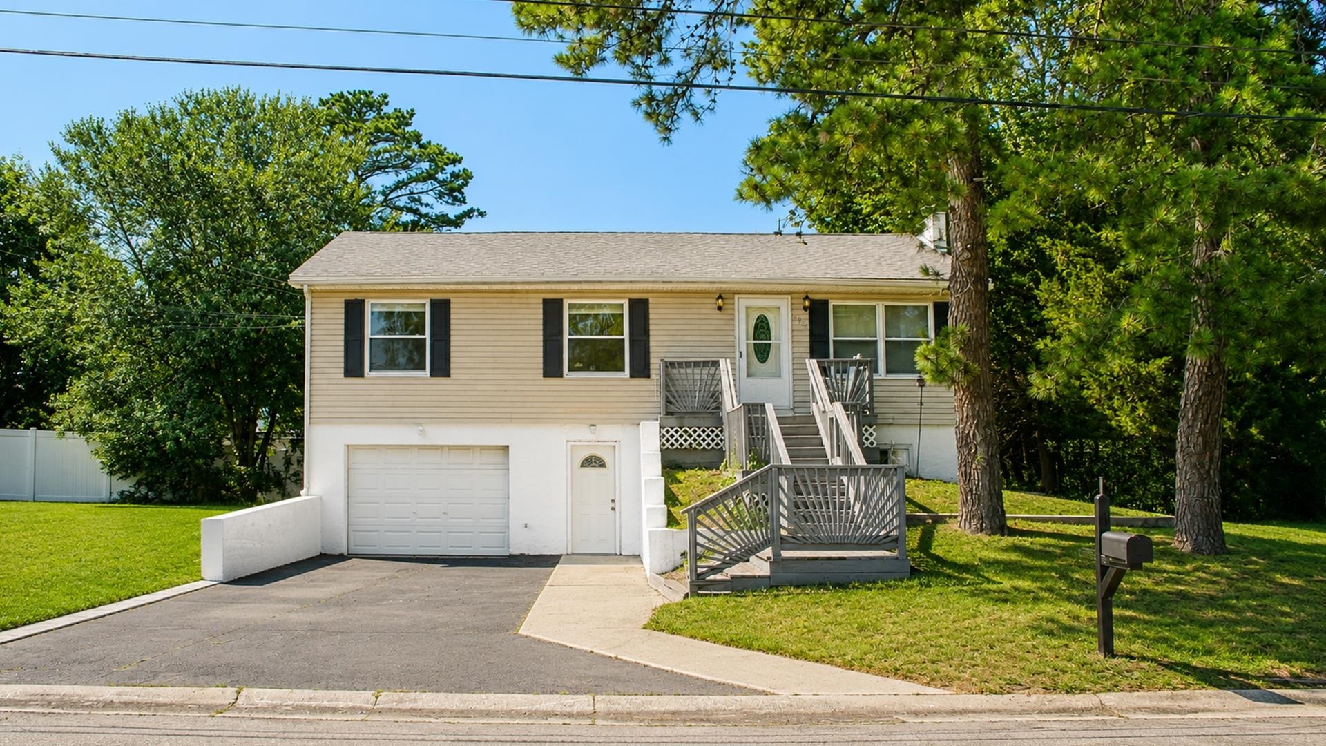 5926 Berry Drive-Mays Landing