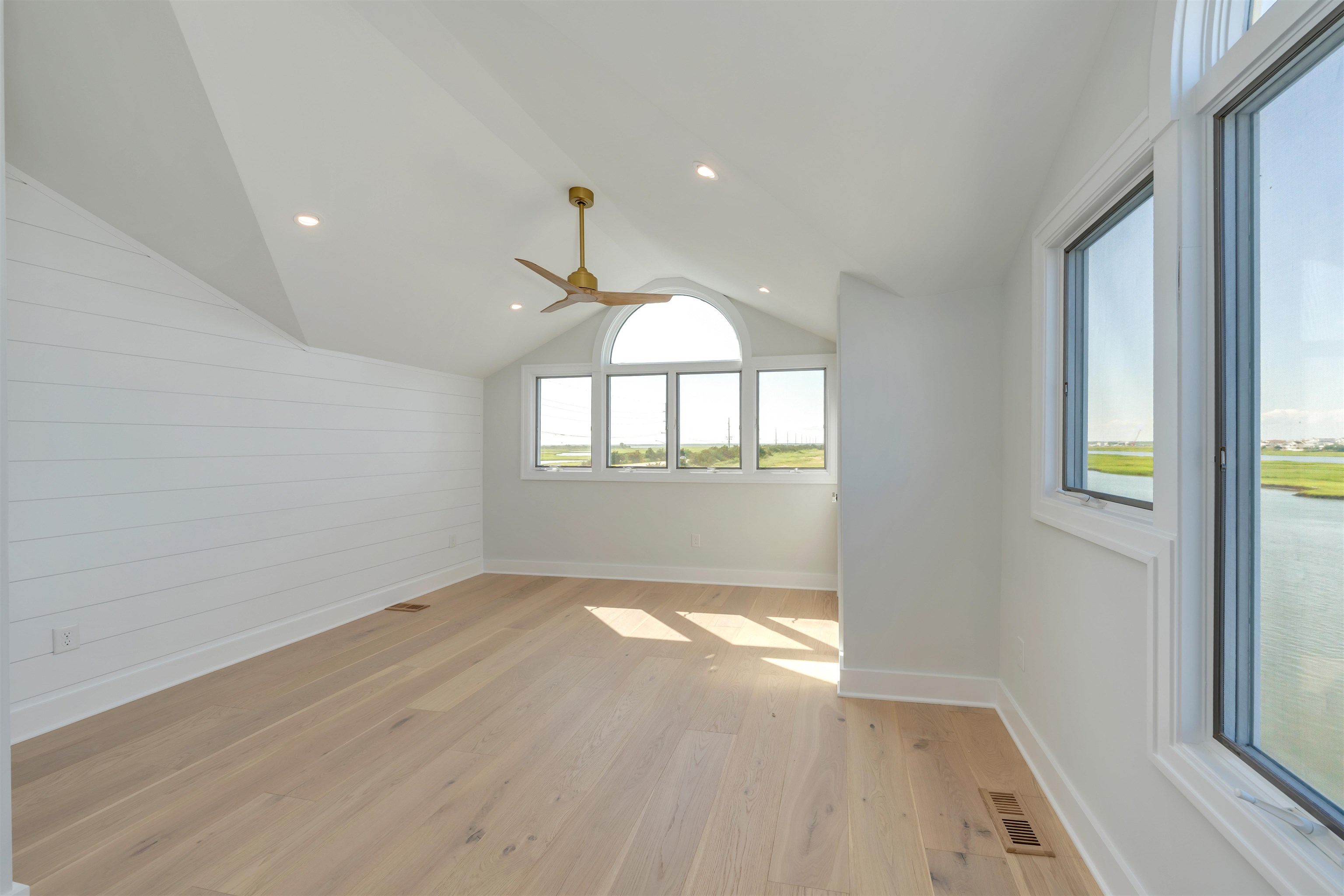 2928 Ocean Drive - Picture 32