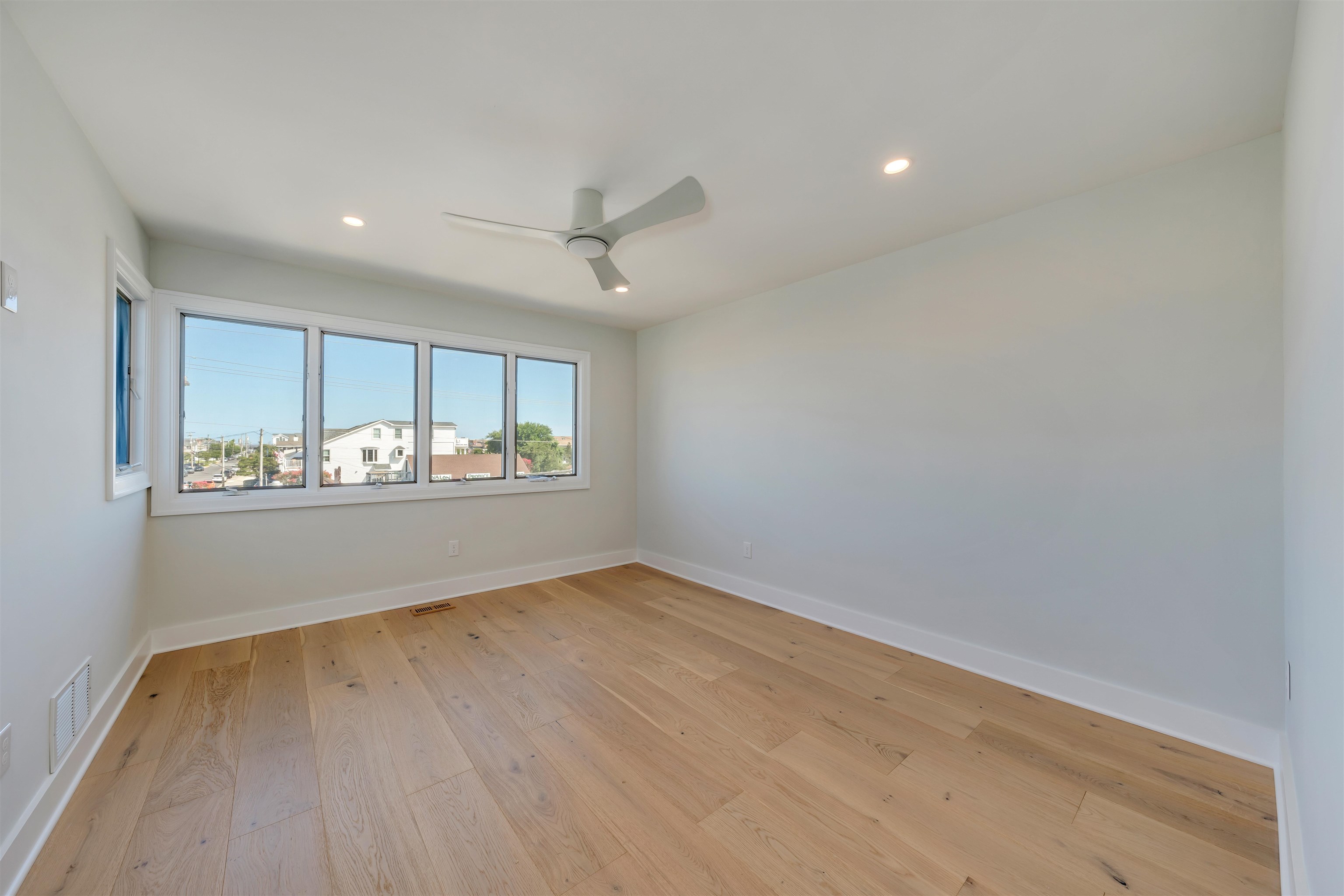 2928 Ocean Drive - Picture 33