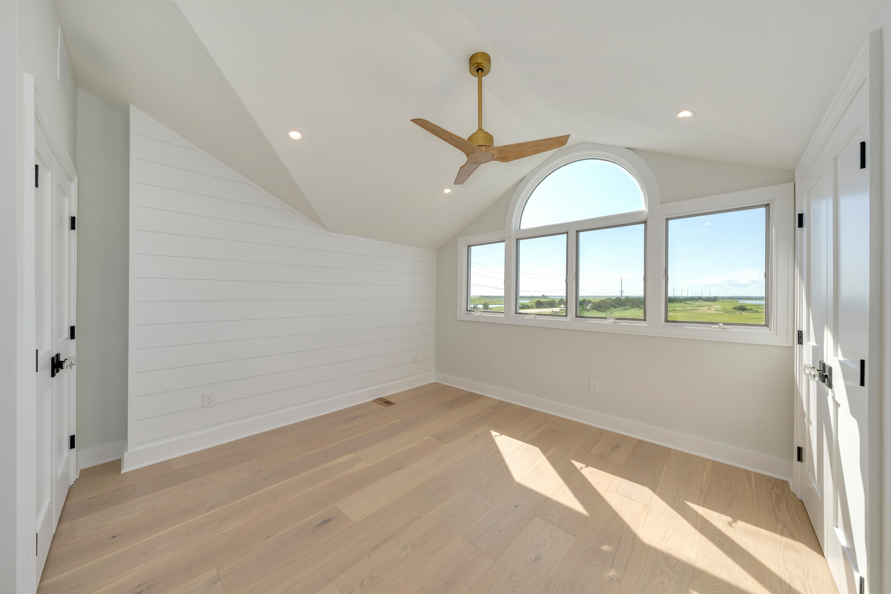 2928 Ocean Drive - Picture 35