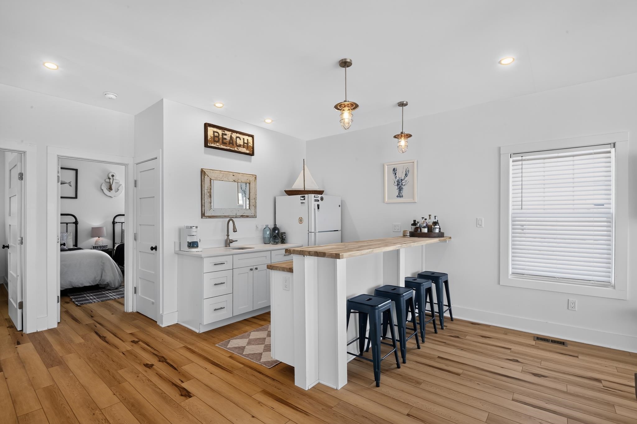 614 W Poplar Avenue