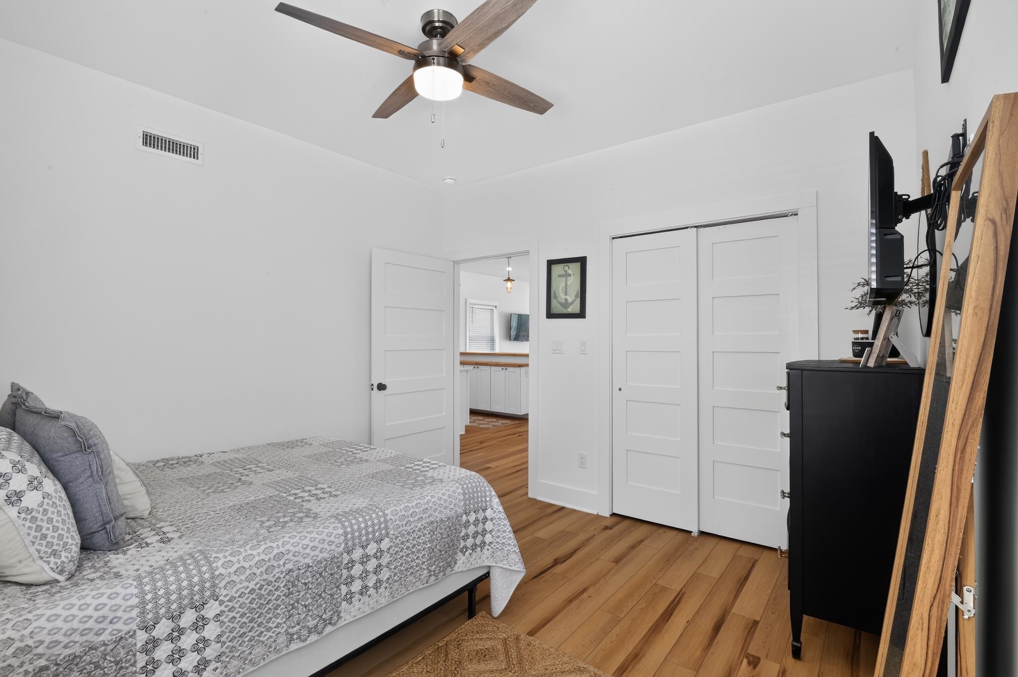 614 W Poplar Avenue