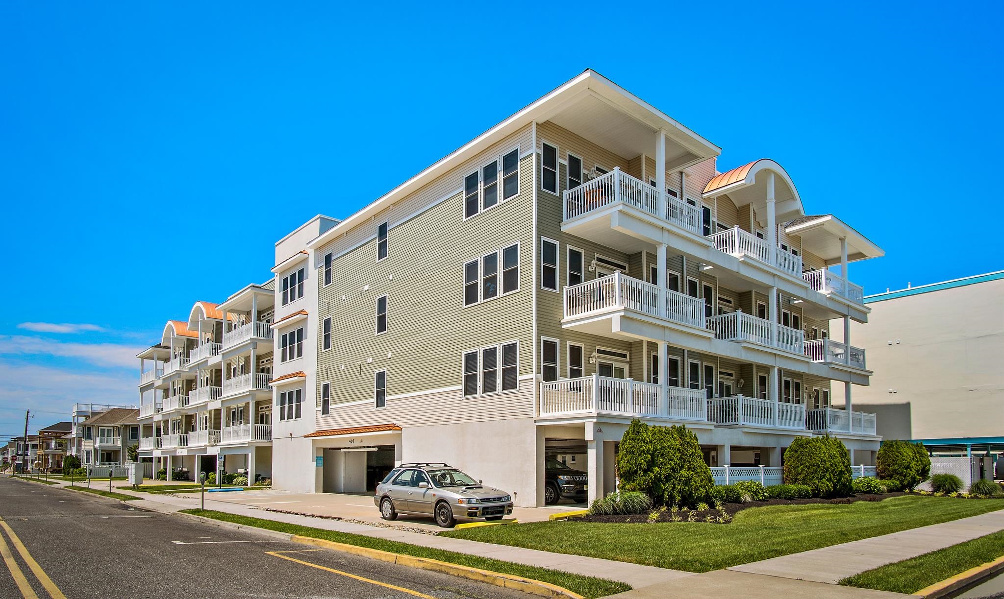 407 E Palm Road