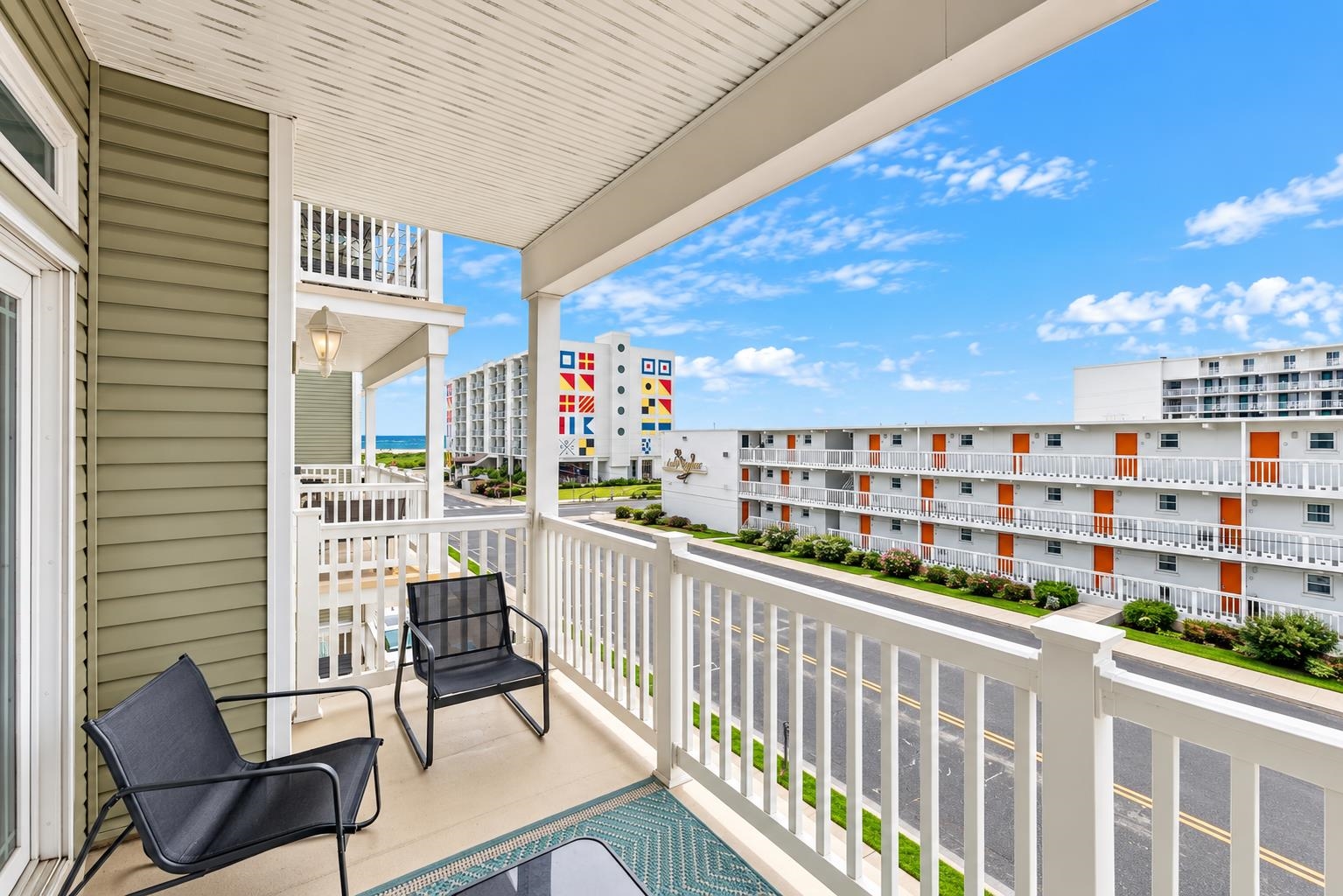407 E Palm Road