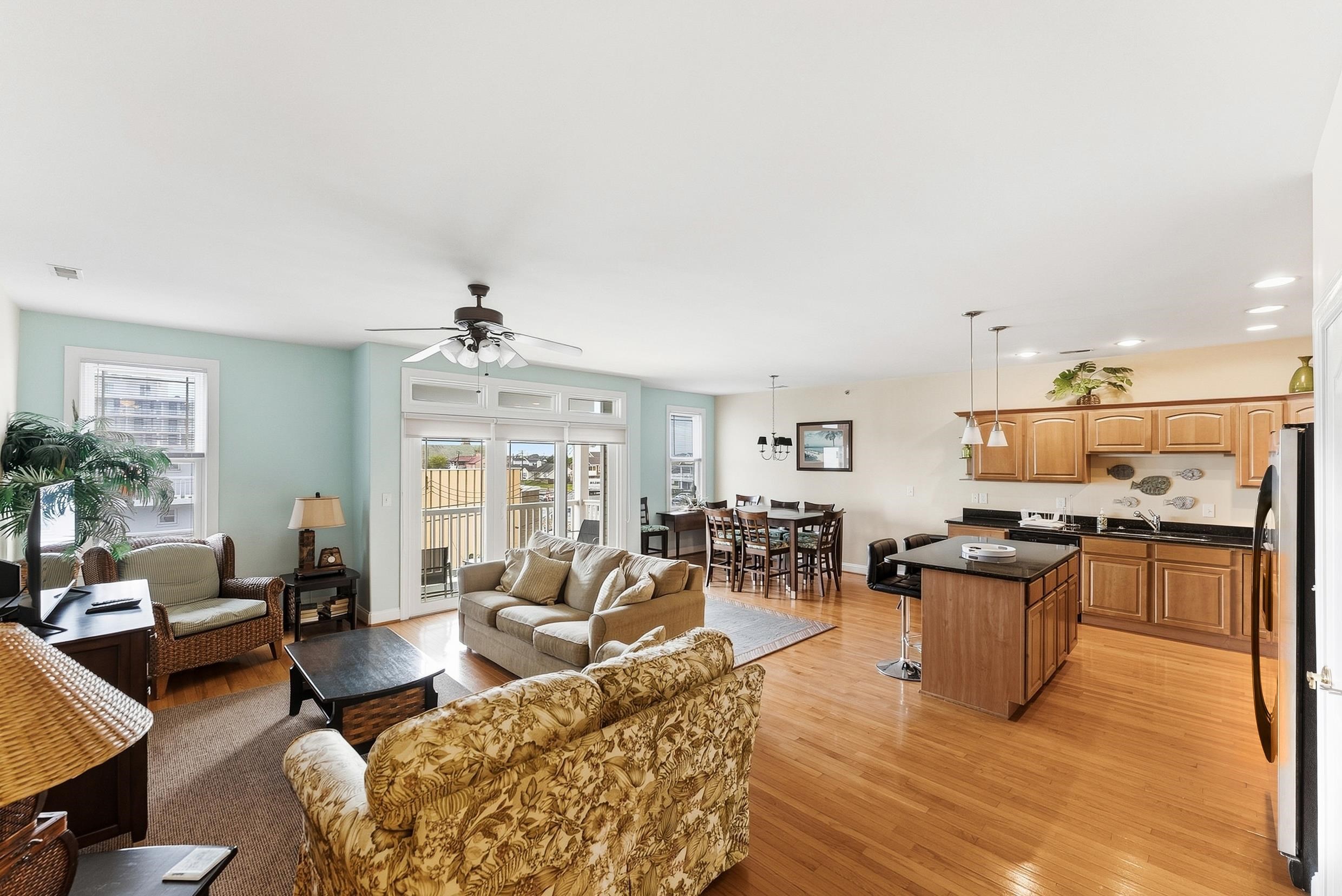 407 E Palm Road
