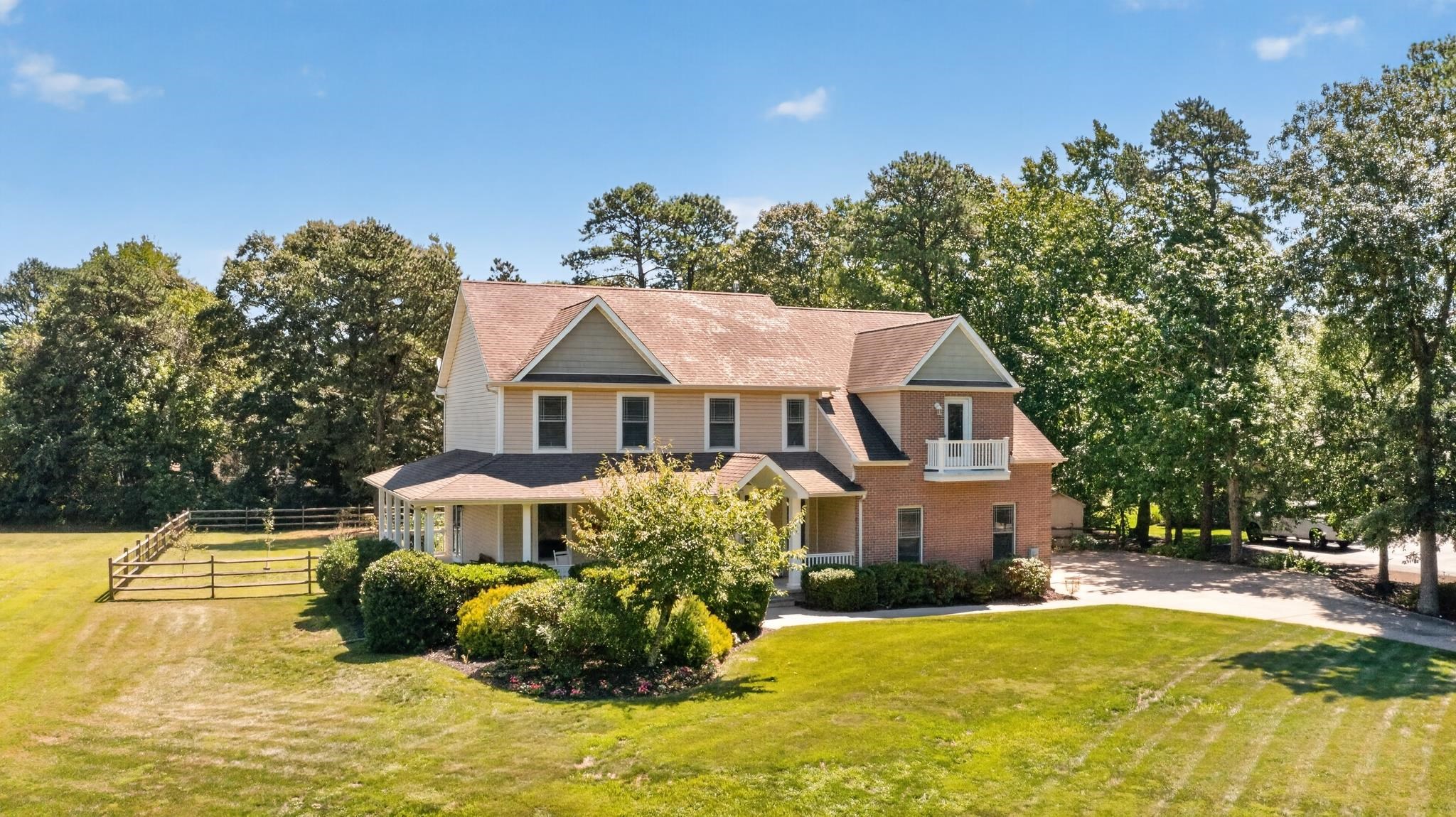 8 Galloping Way