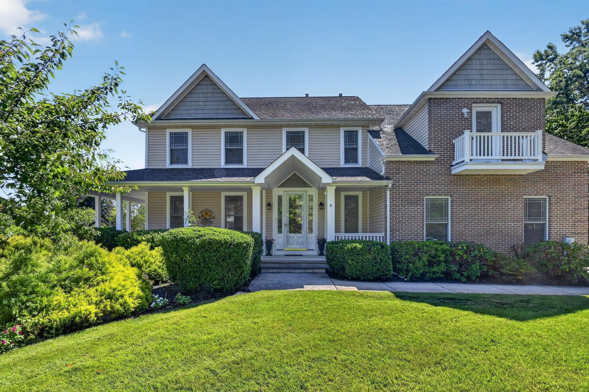 8 Galloping Way