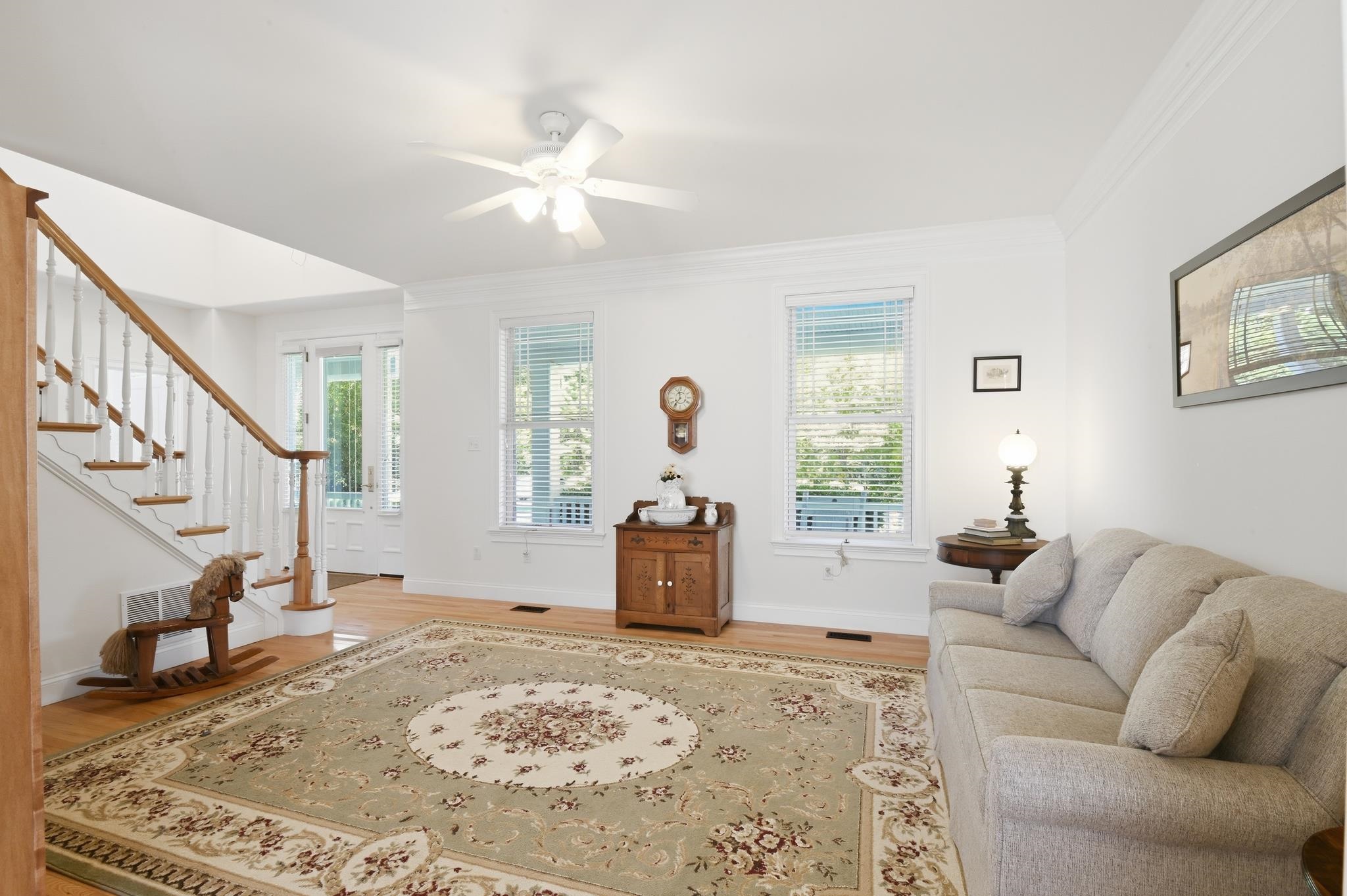 8 Galloping Way