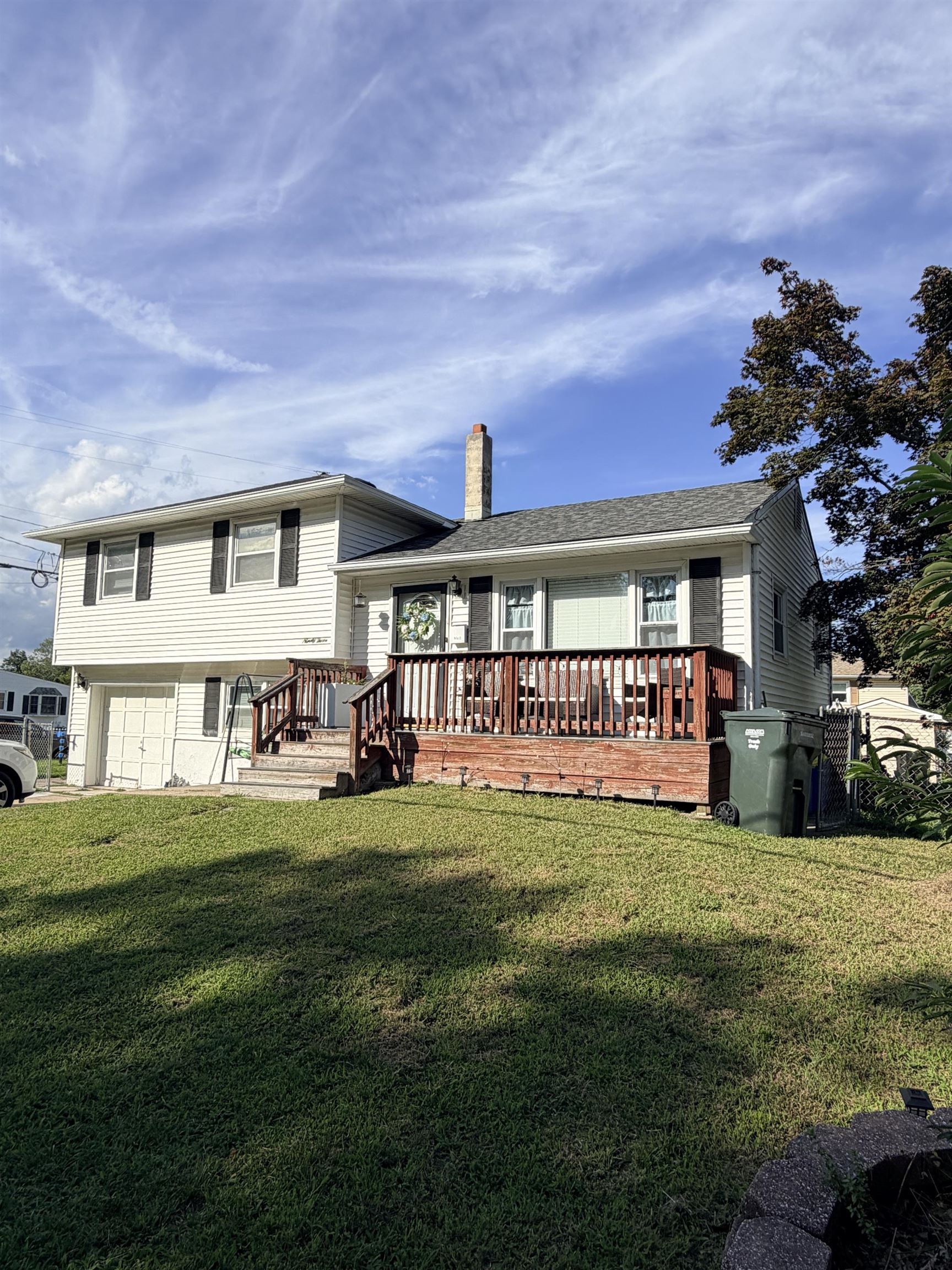 93 W Laurel Drive