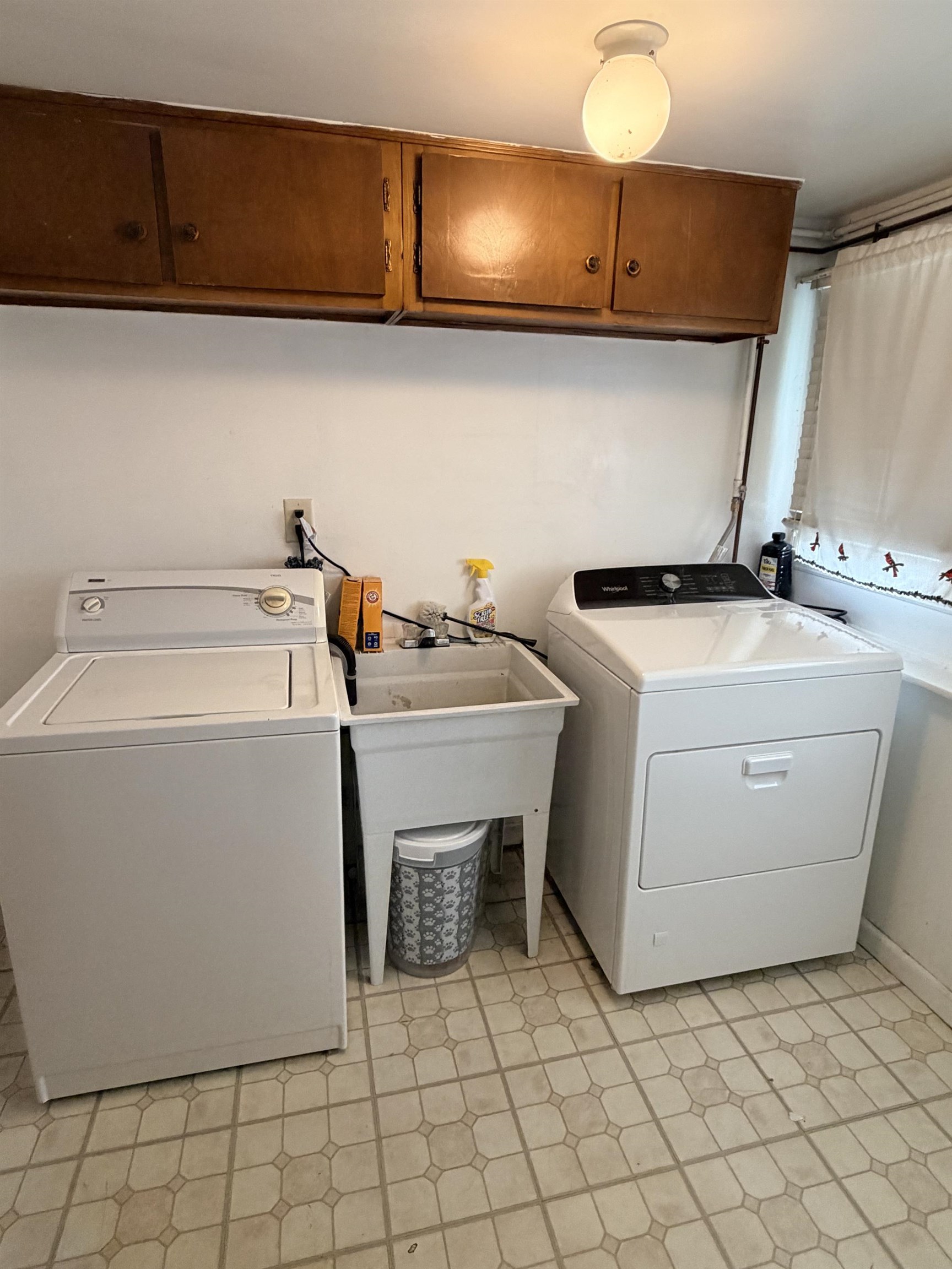 93 W Laurel Drive