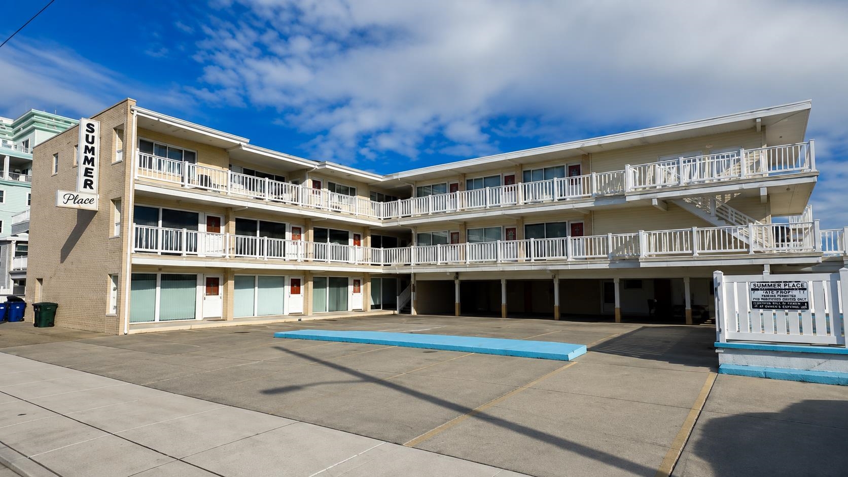 427 E Monterey