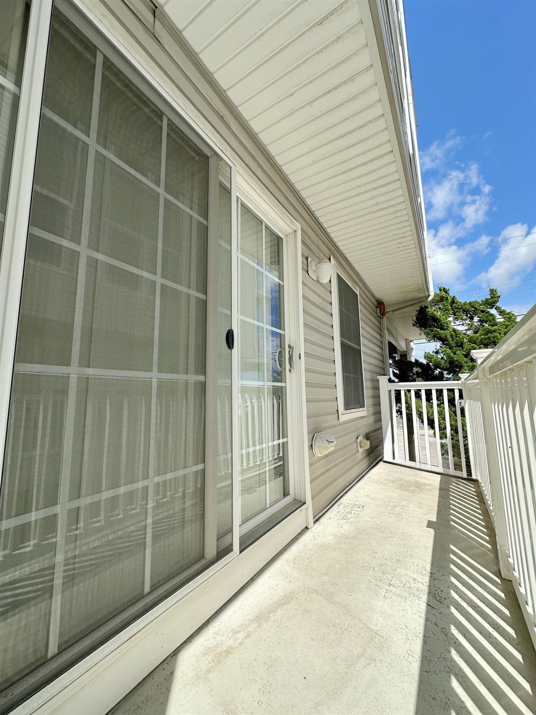 122 E Schellenger Avenue