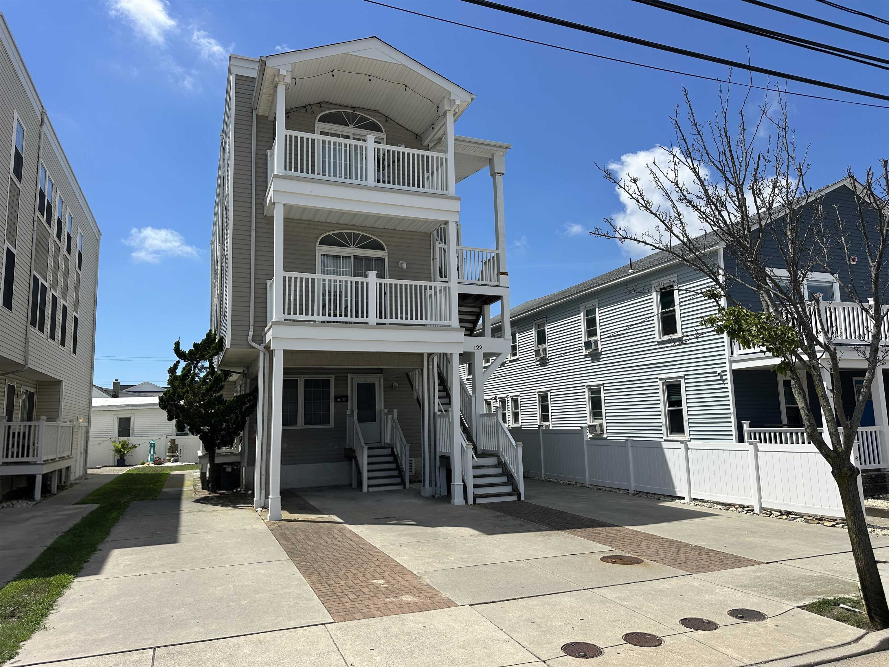 122 E Schellenger Avenue