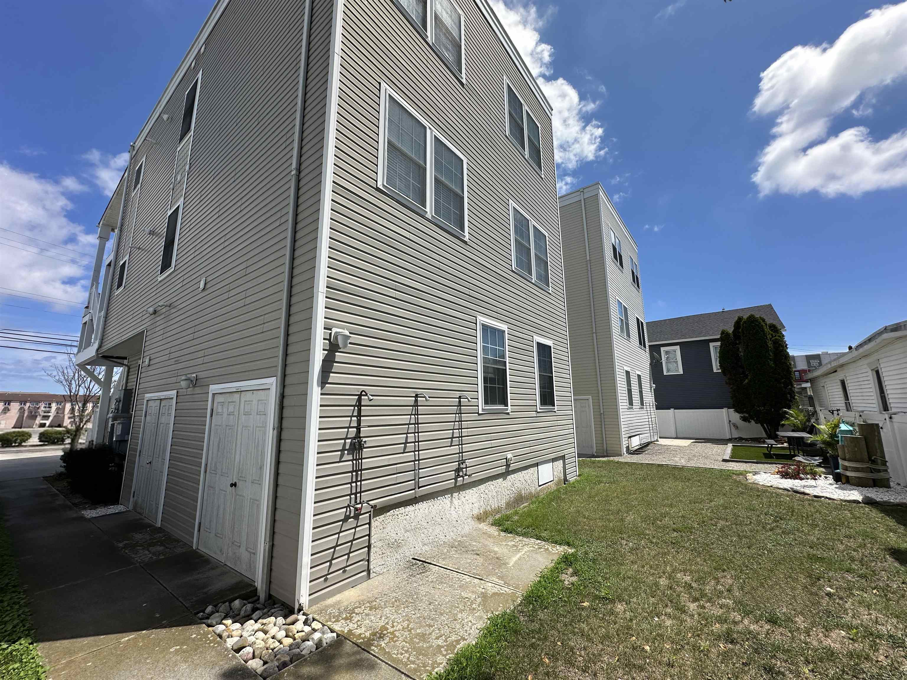 122 E Schellenger Avenue