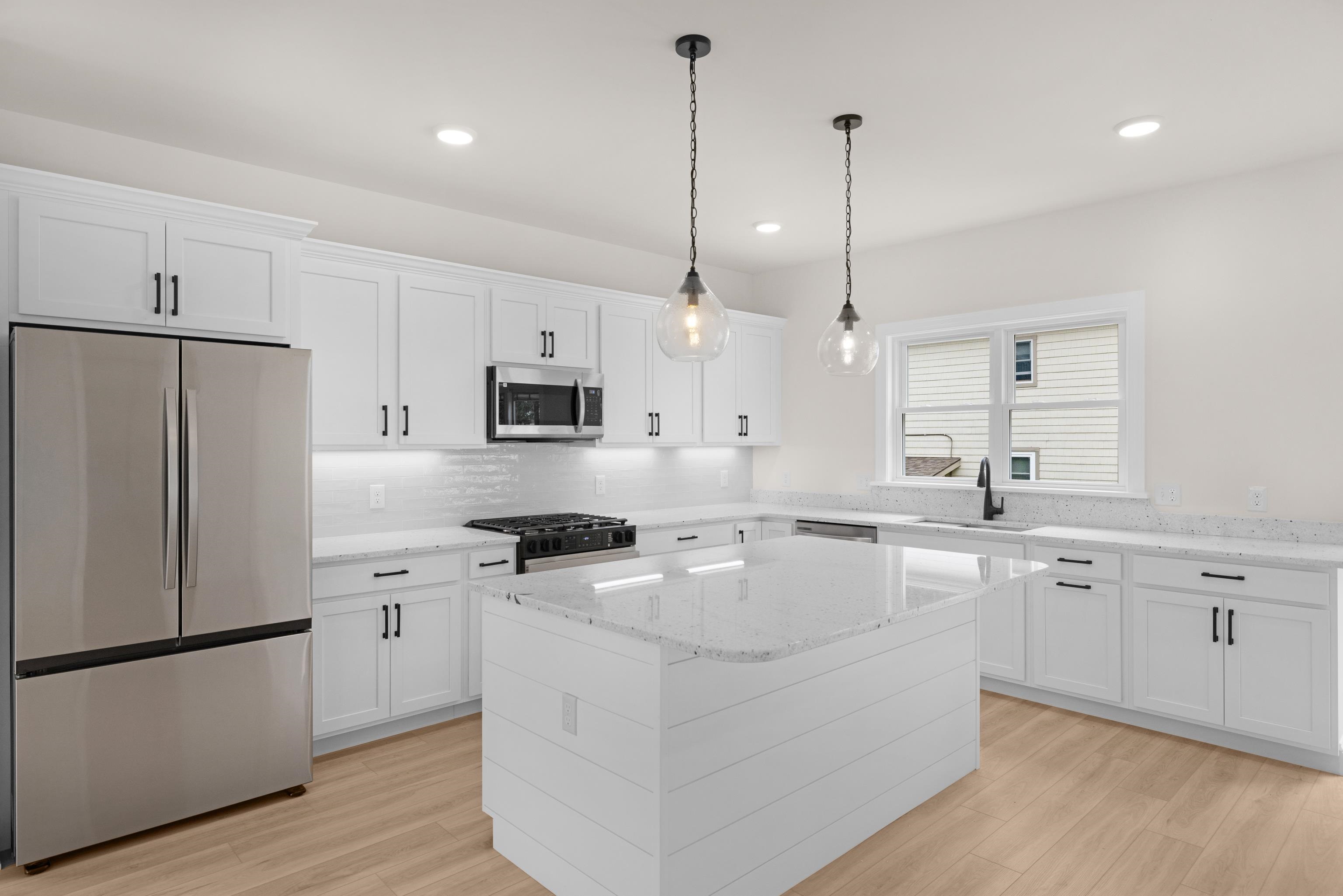 3901 Bay Drive - Picture 2