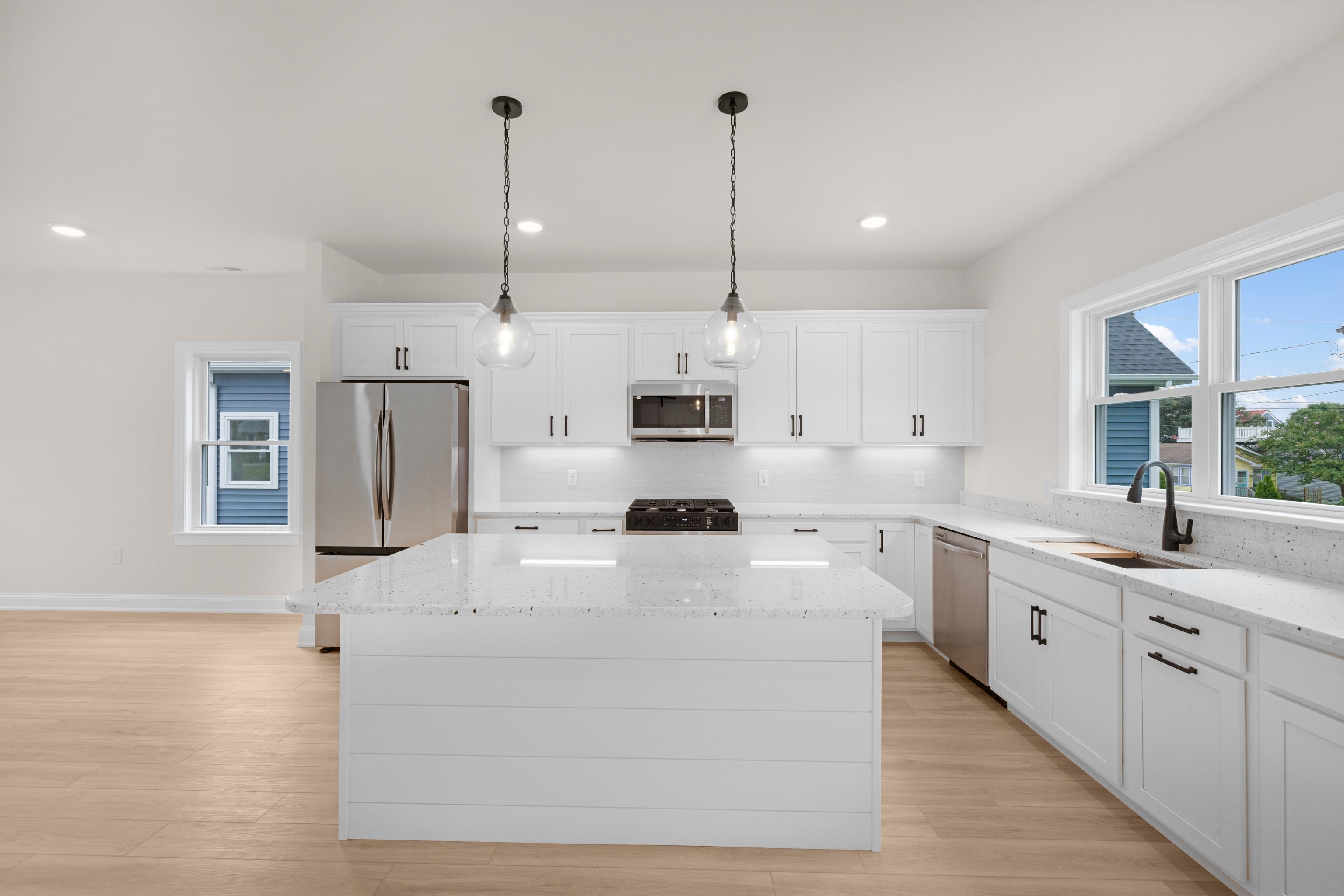 3901 Bay Drive - Picture 3