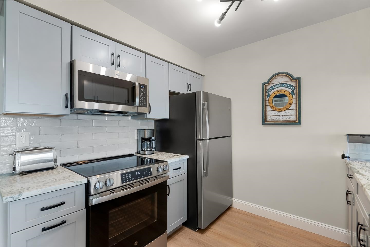 6406 Central