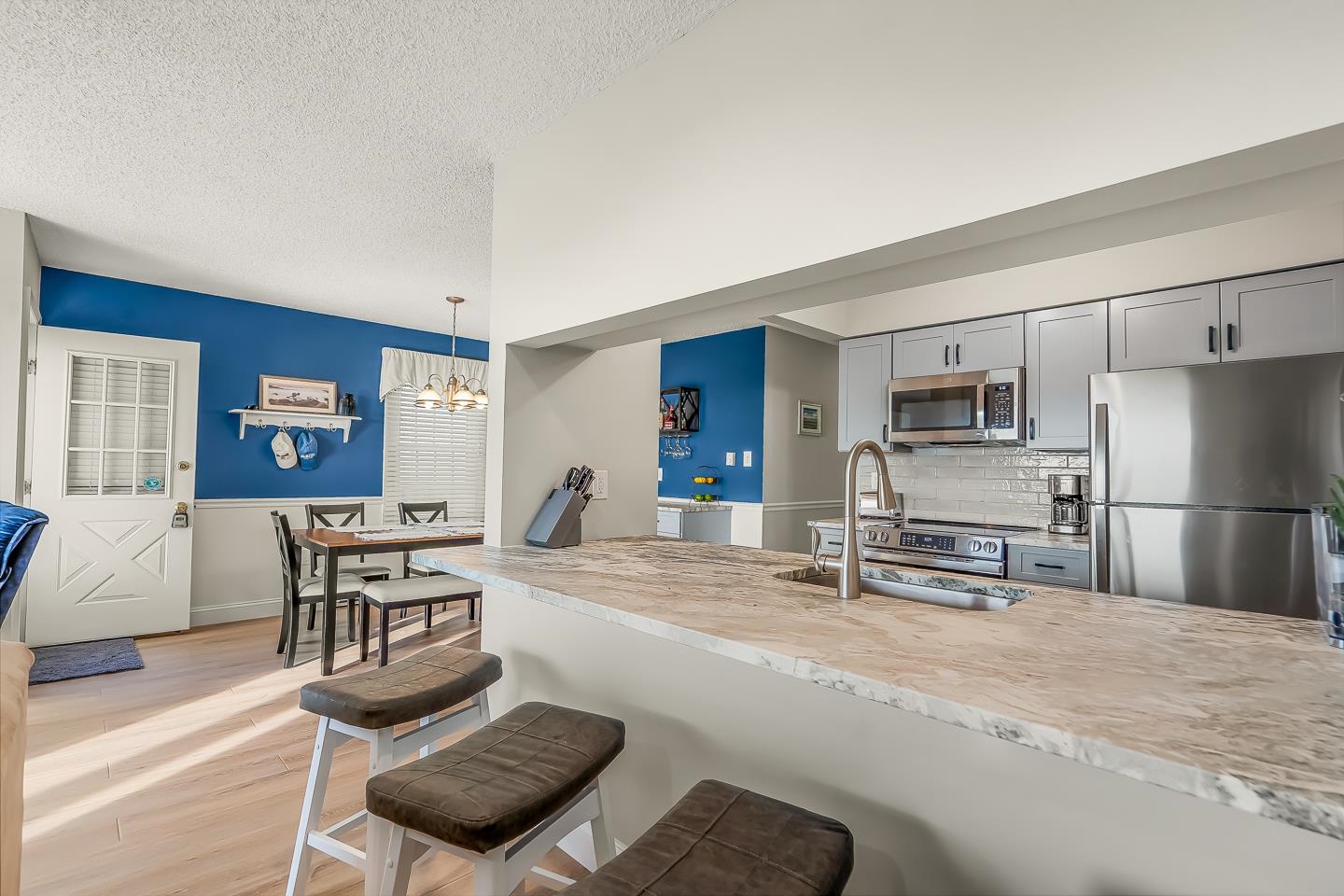 6406 Central