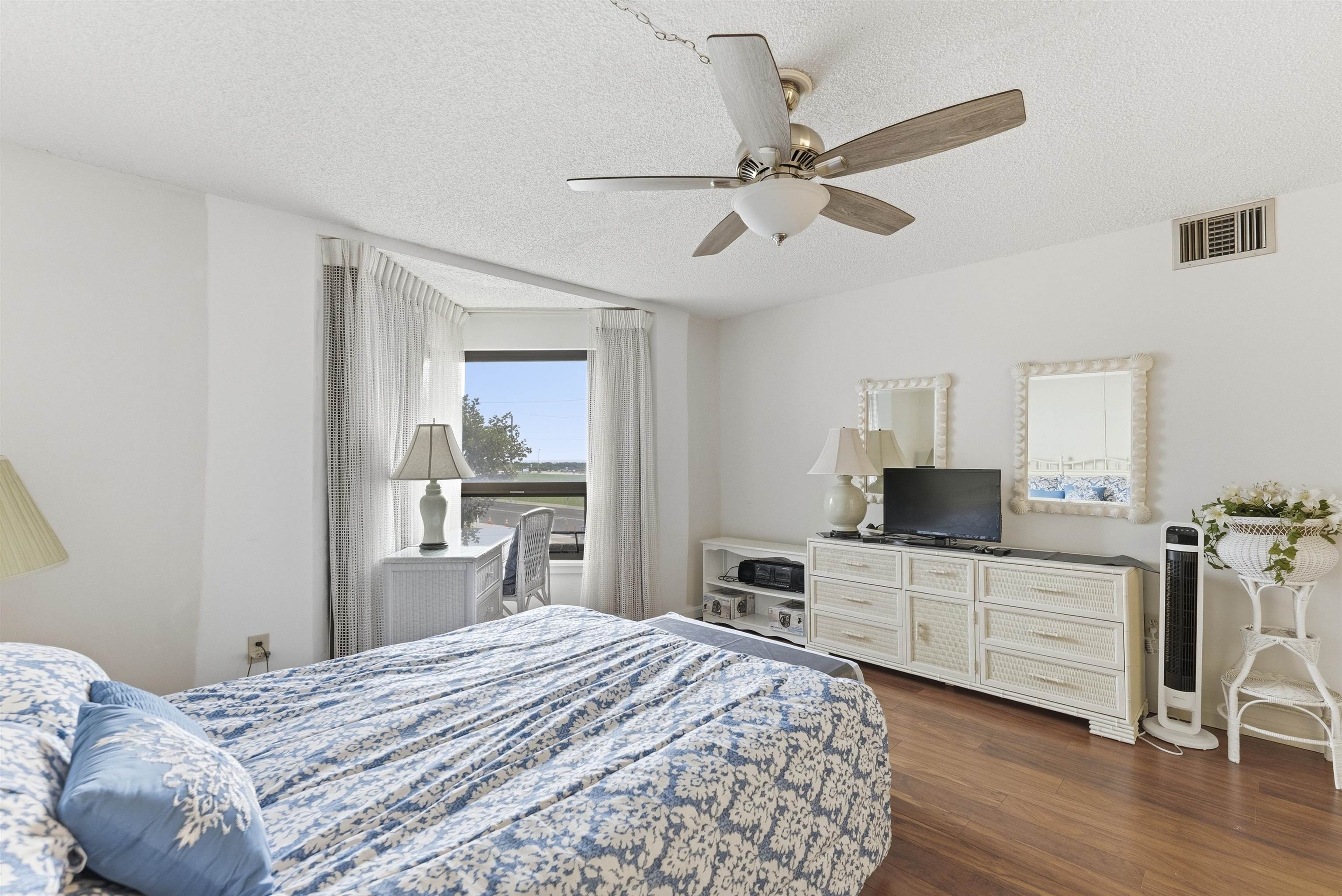 7100 Ocean Avenue - Picture 12