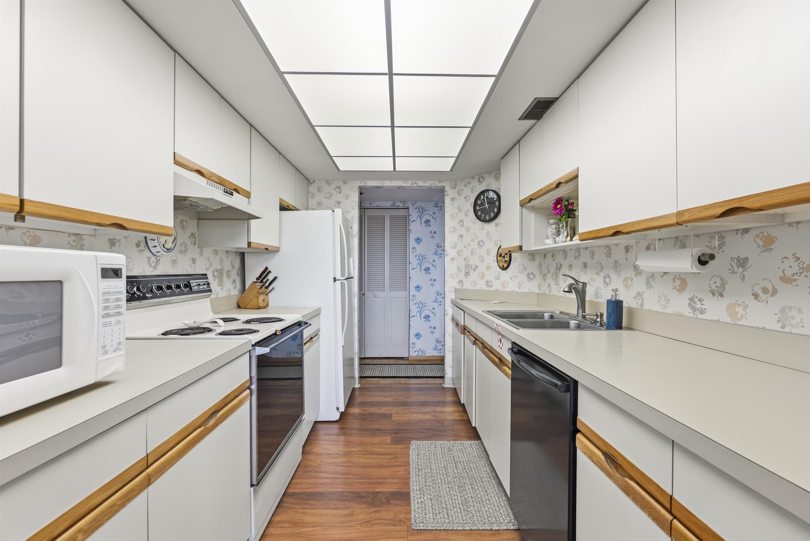 7100 Ocean Avenue - Picture 10