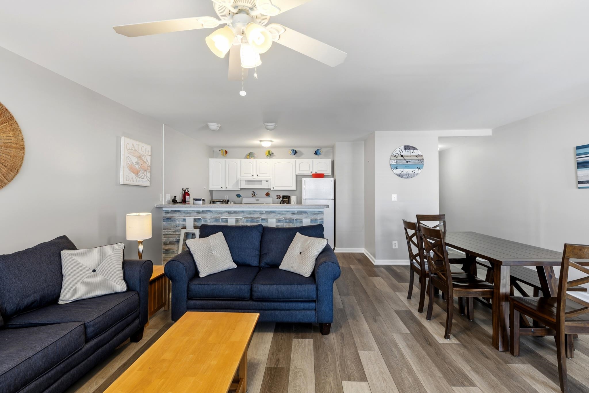 225 E Davis Avenue - Picture 3