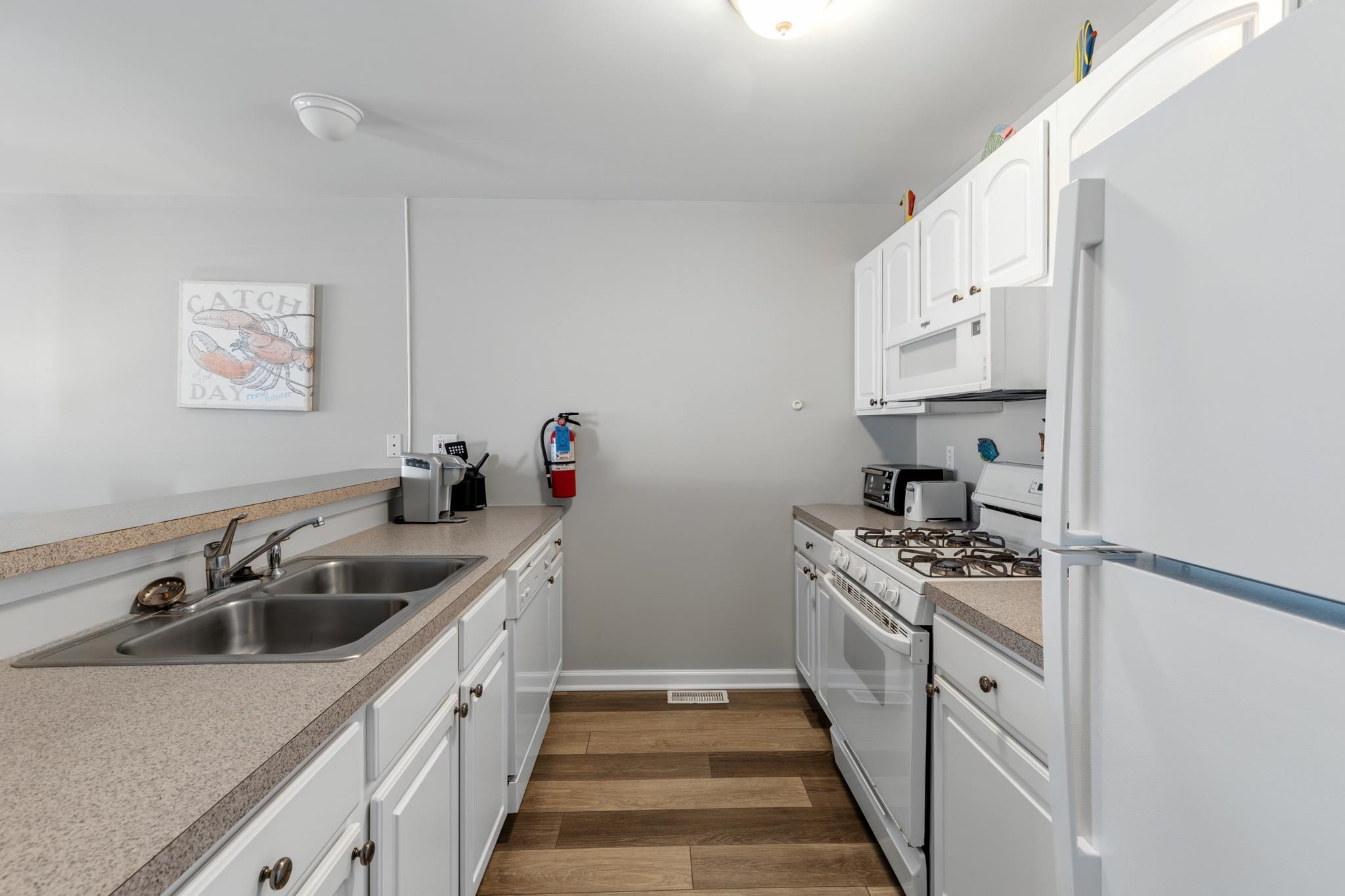 225 E Davis Avenue - Picture 7