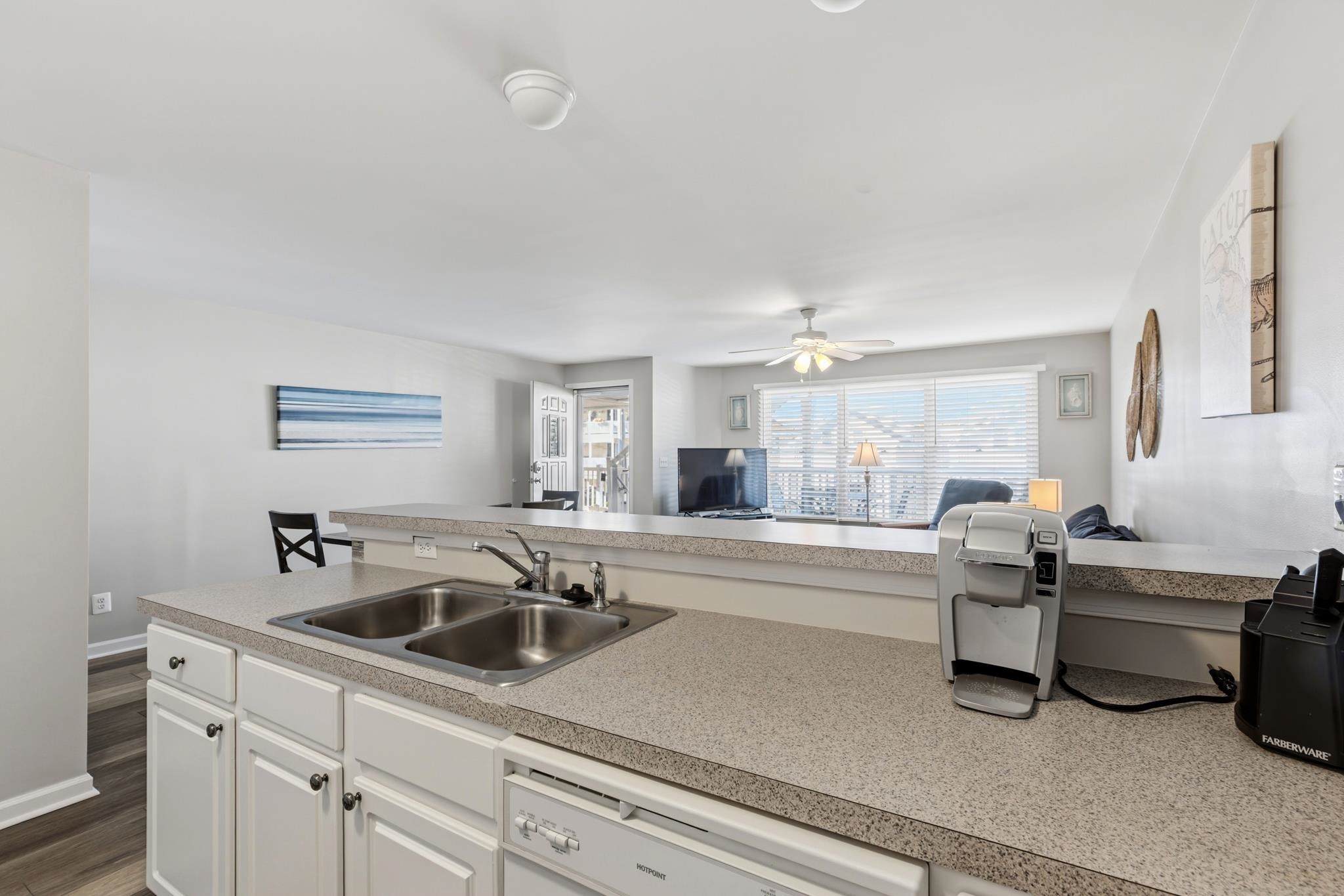 225 E Davis Avenue - Picture 8