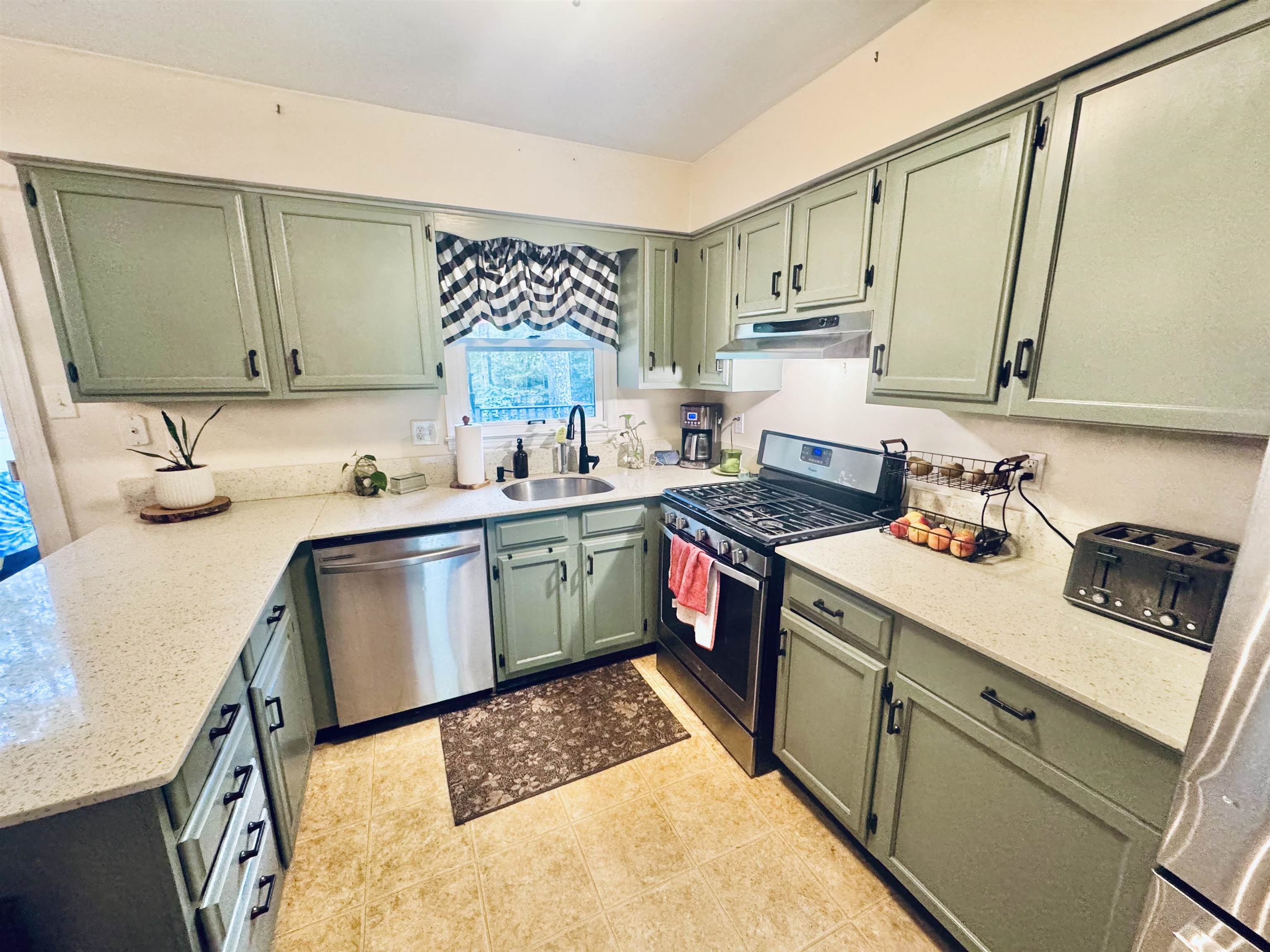 63 Somers Avenue - Picture 10