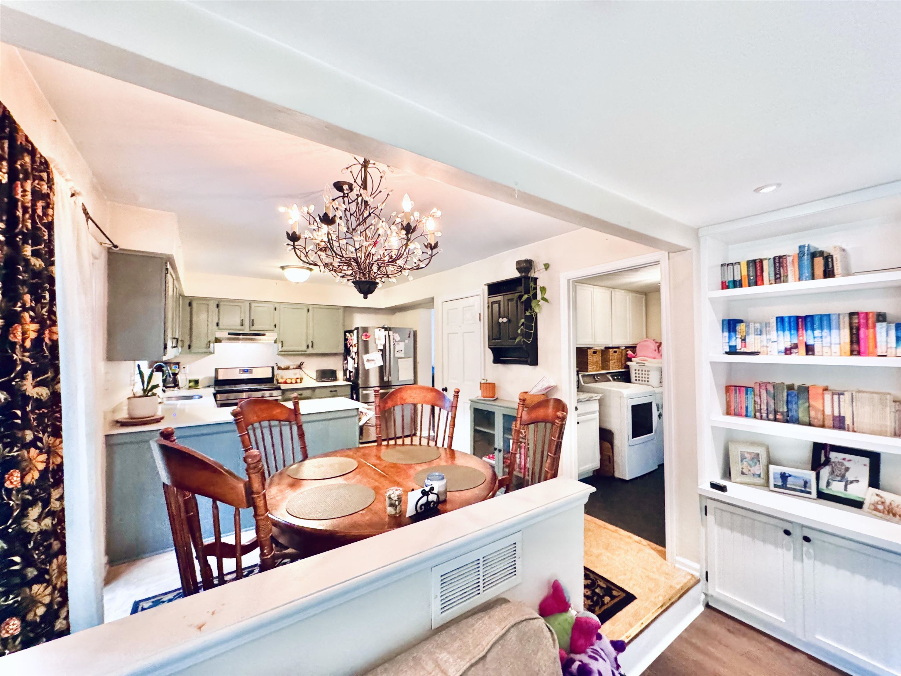 63 Somers Avenue - Picture 13