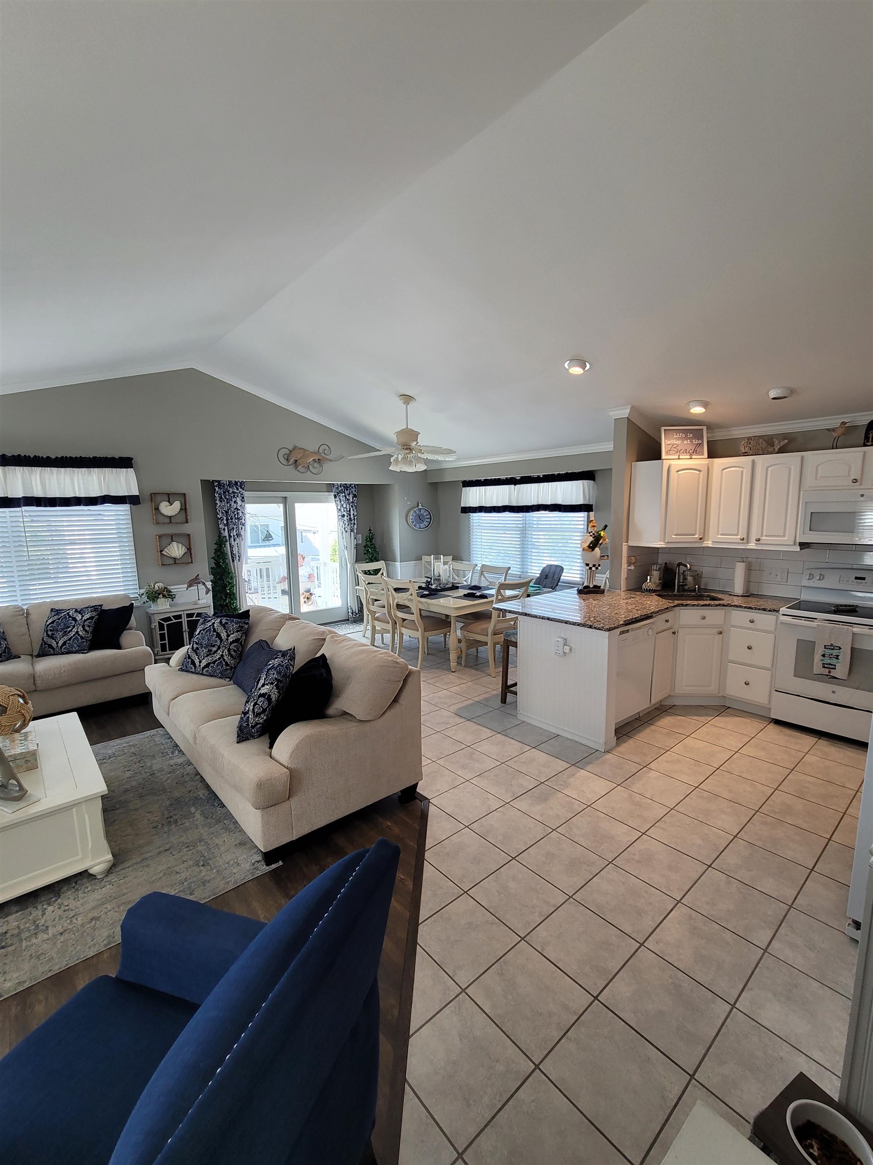 141 W Cresse Avenue - Picture 2