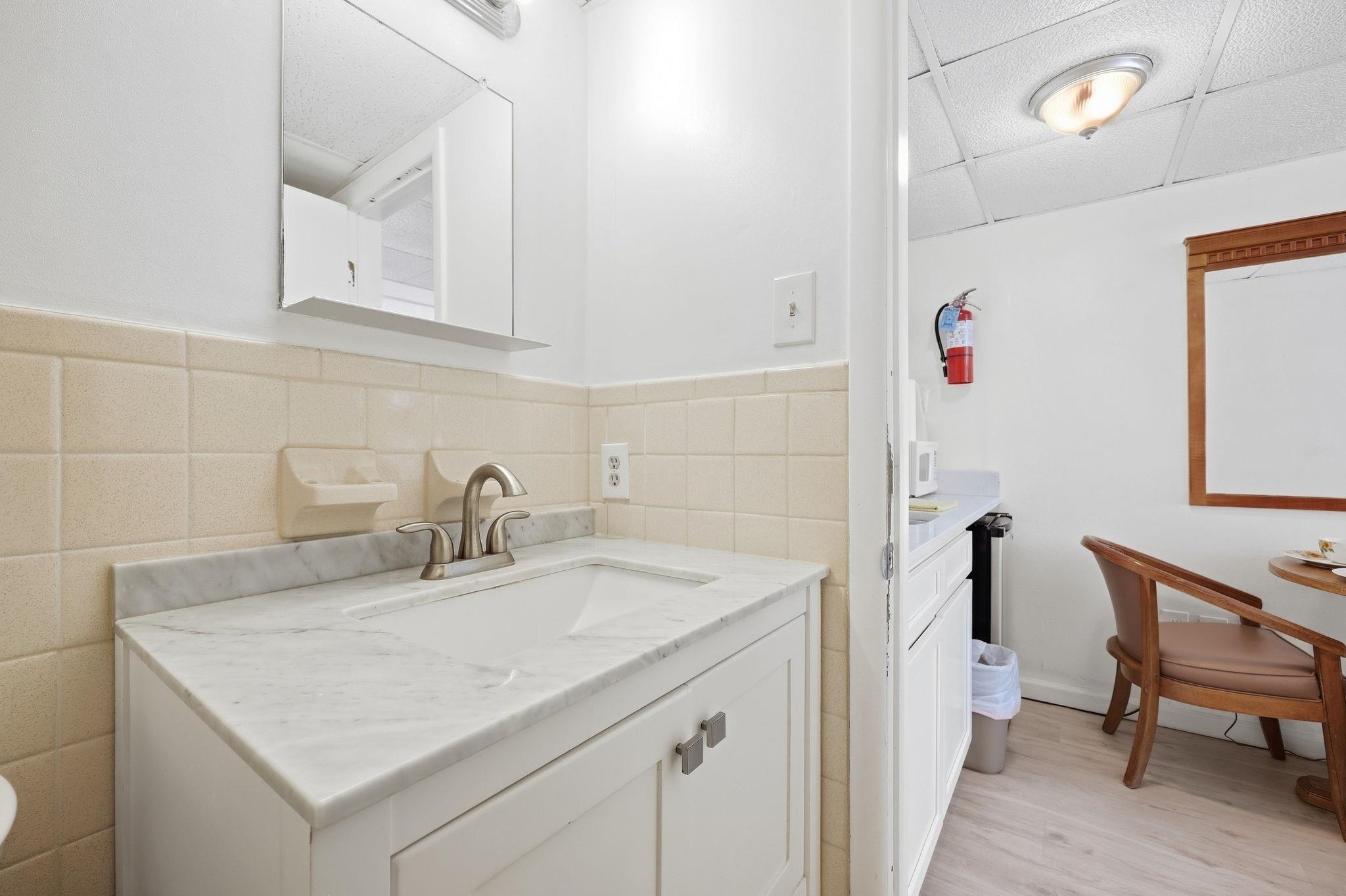 313 E Glenwood Avenue - Picture 10